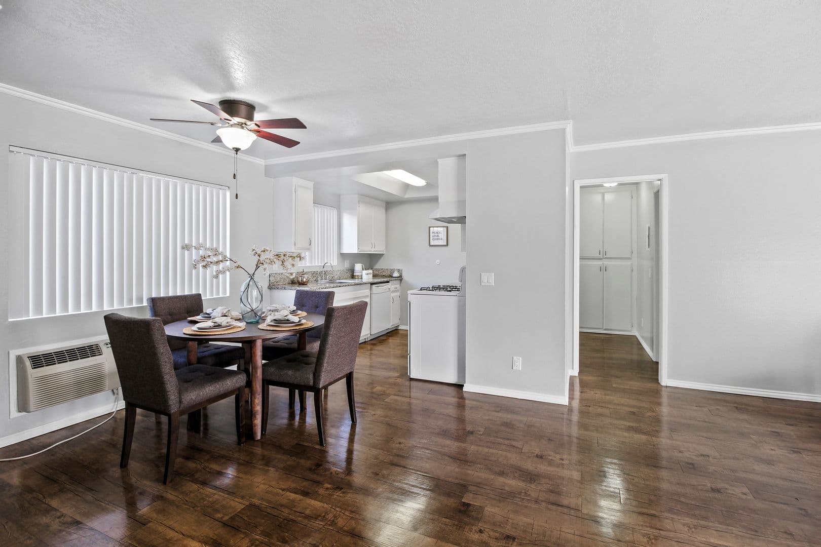 Villa Marseilles Apartments 18 of 42