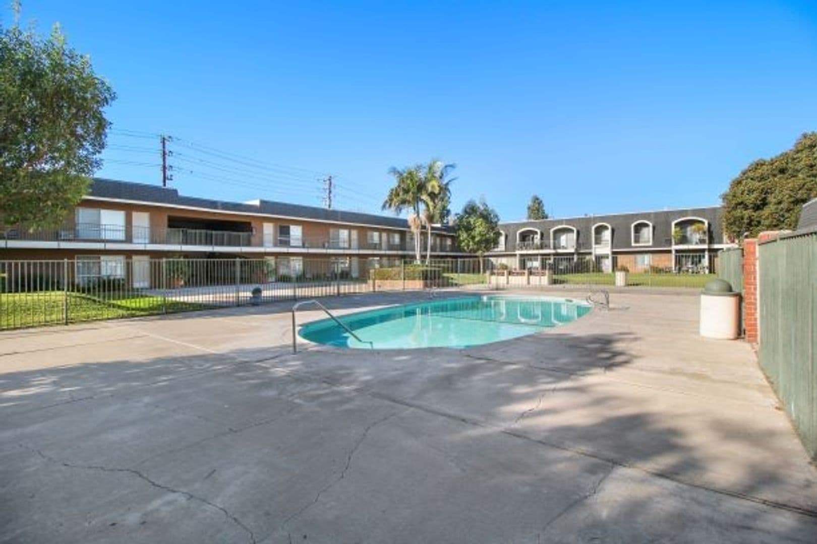 Villa Marseilles Apartments 40 of 43