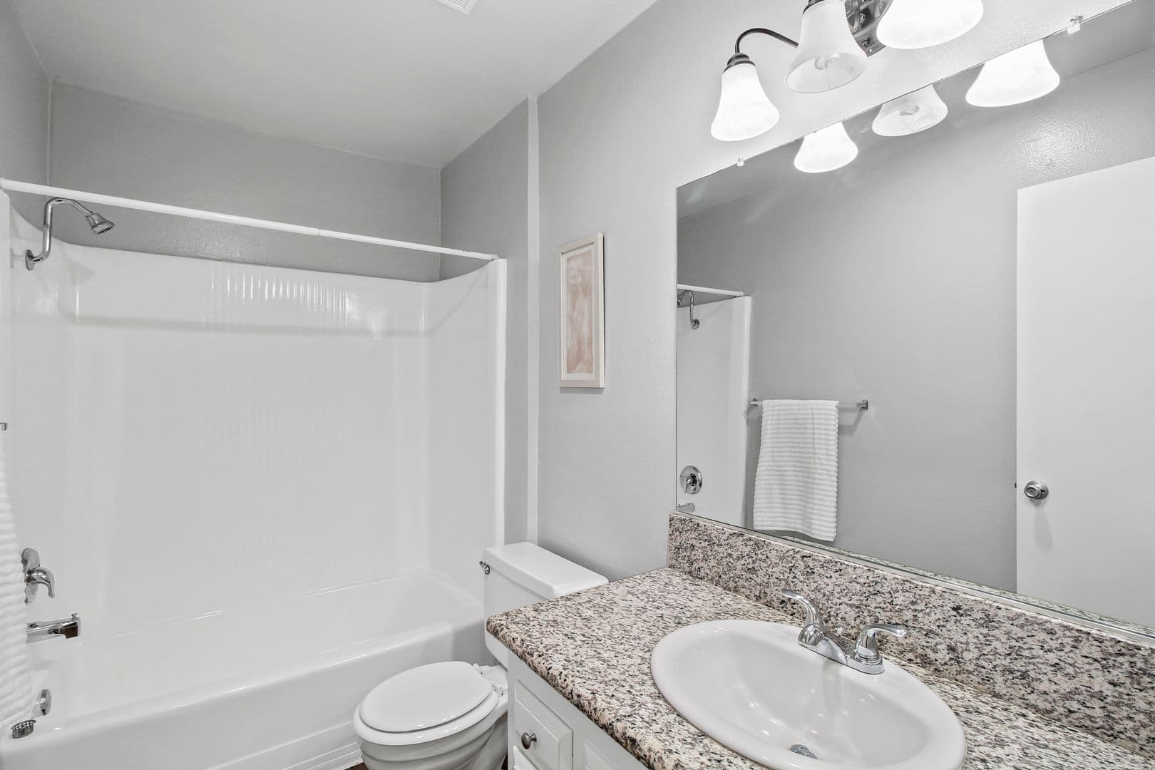 Villa Marseilles Apartments 9 of 42