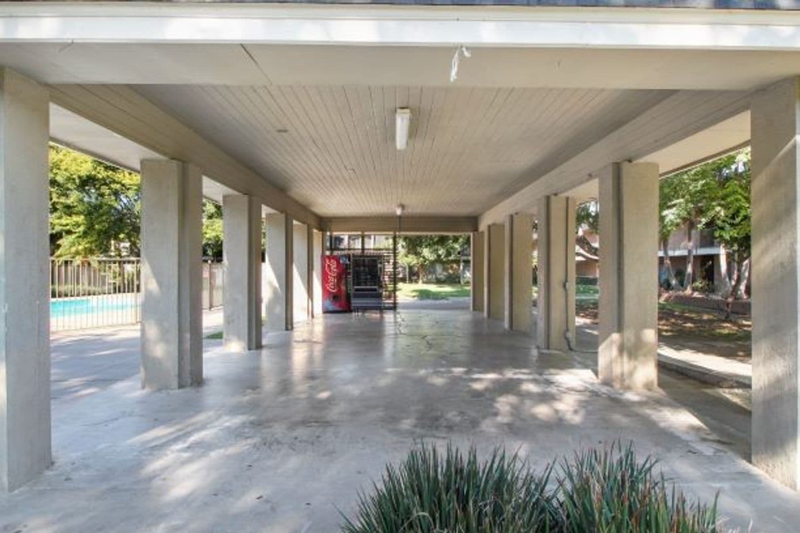 Villa Marseilles Apartments 28 of 43