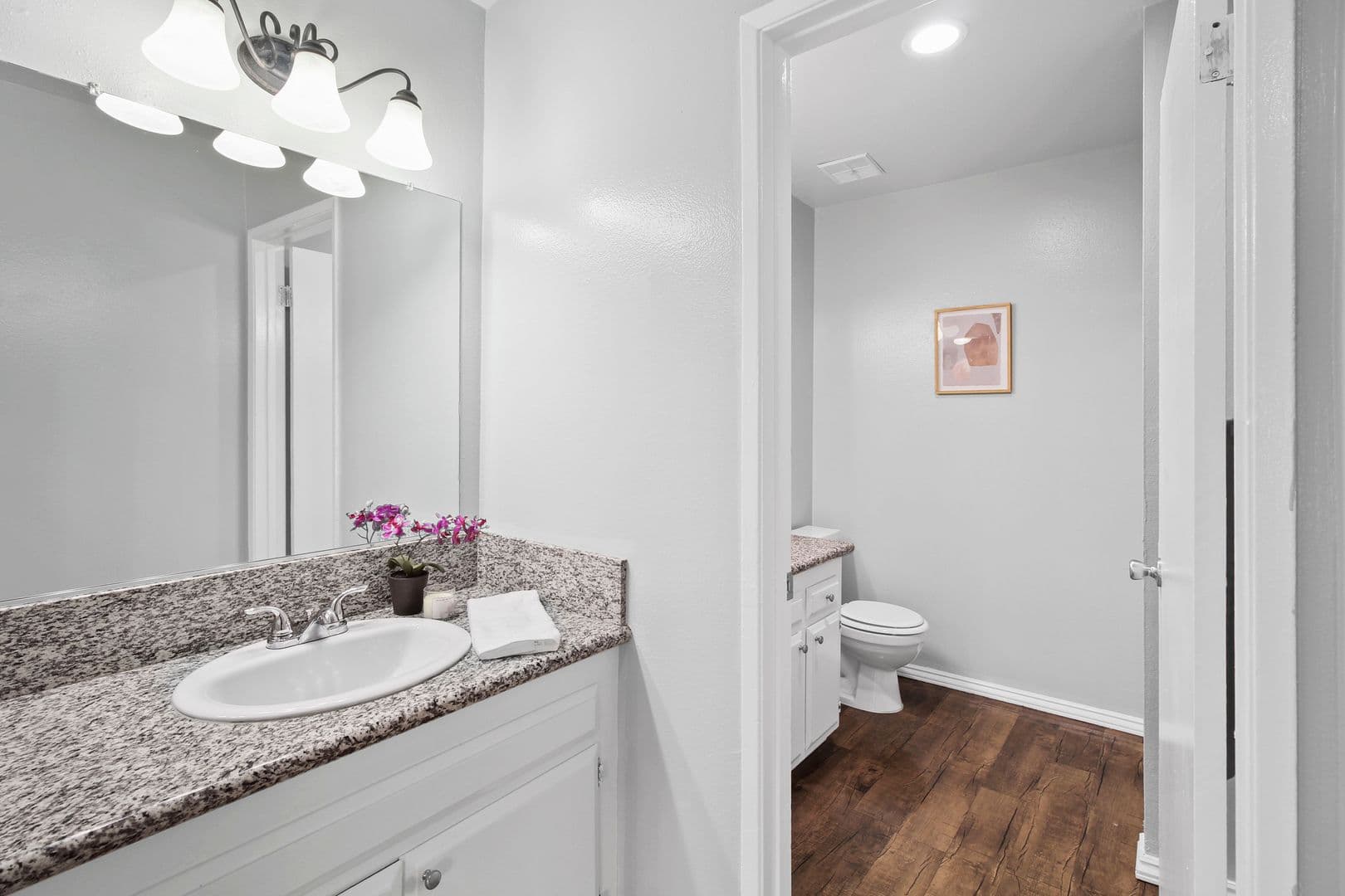 Villa Marseilles Apartments 4 of 42