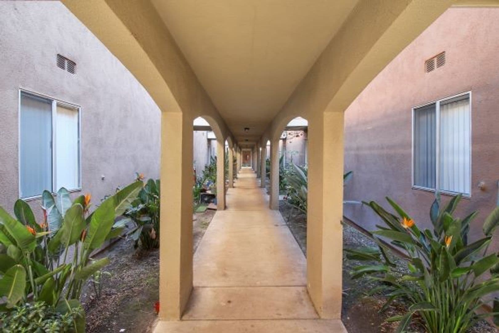 Villa Marseilles Apartments 35 of 43