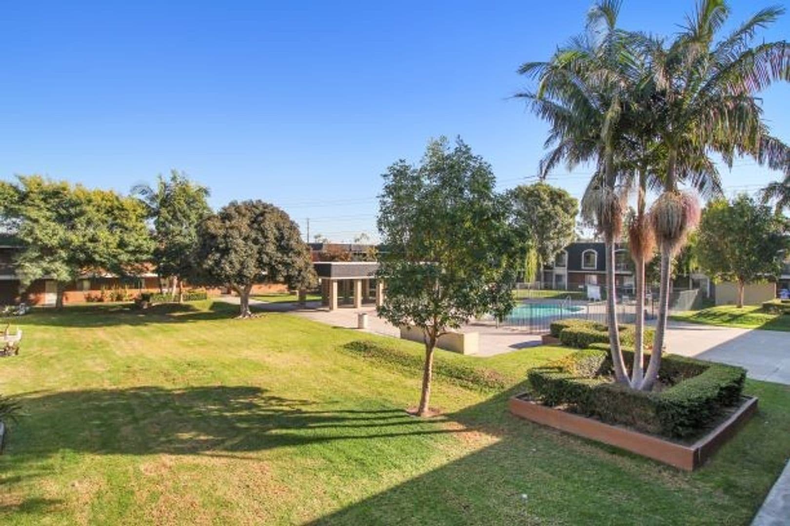 Villa Marseilles Apartments 34 of 43