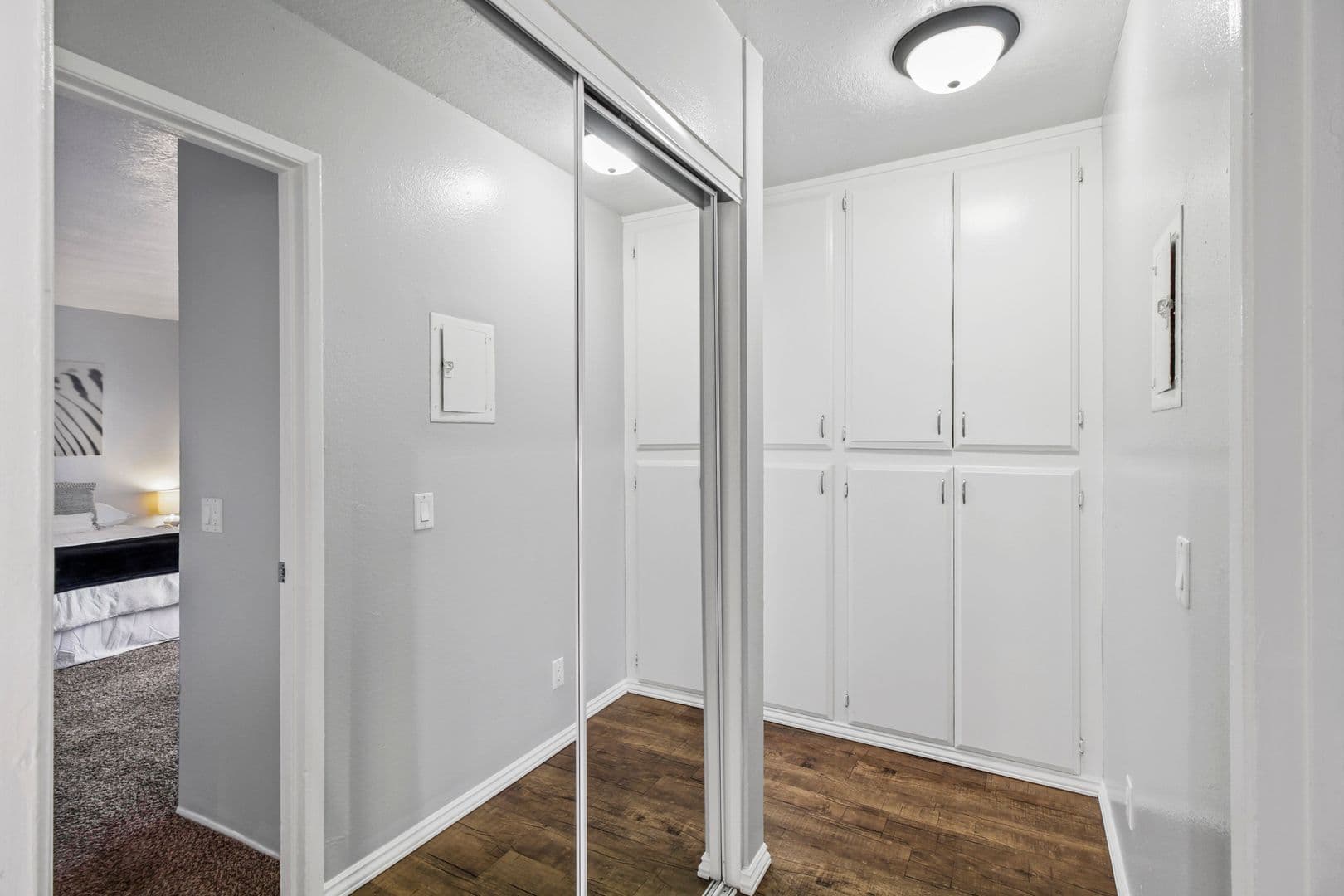 Villa Marseilles Apartments 19 of 43
