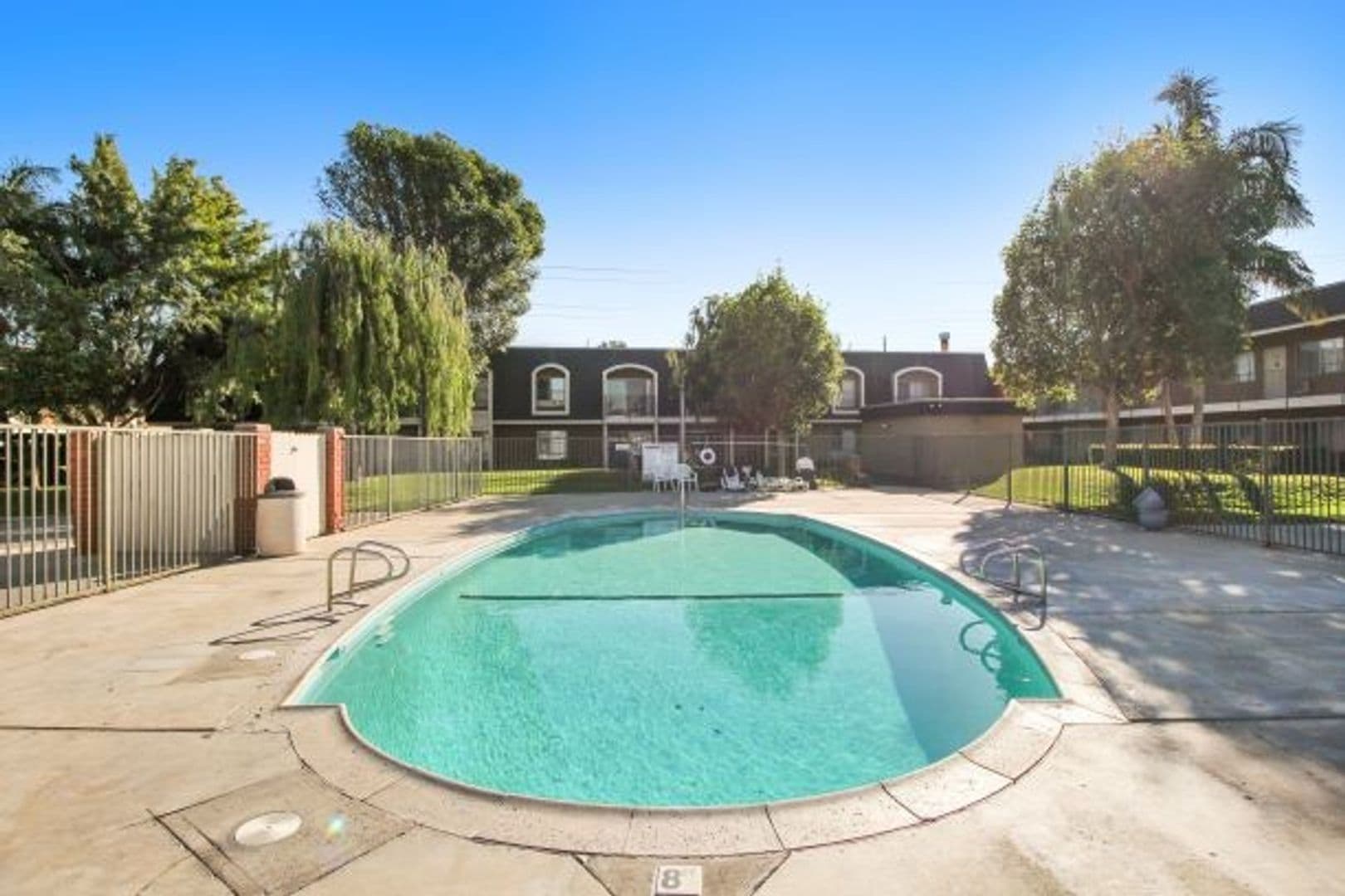 Villa Marseilles Apartments 34 of 40
