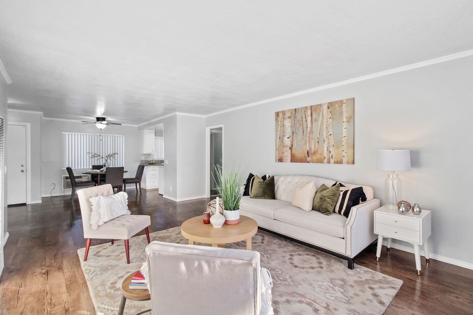 Villa Marseilles Apartments 10 of 43