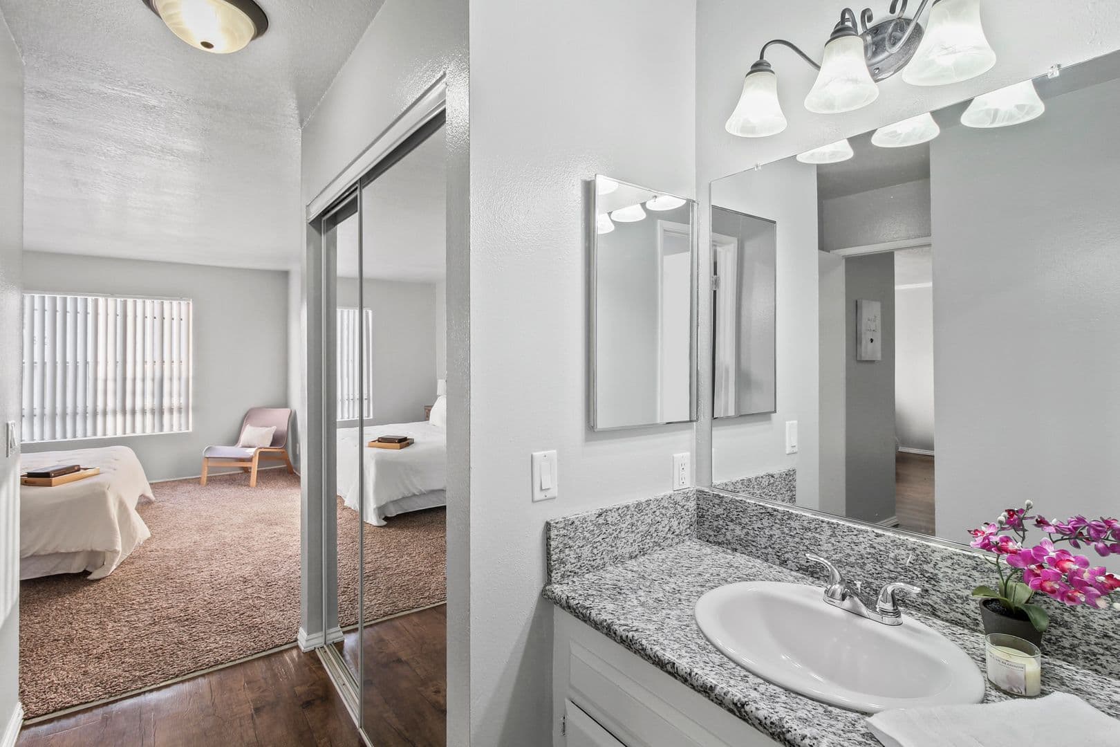 Villa Marseilles Apartments 13 of 43