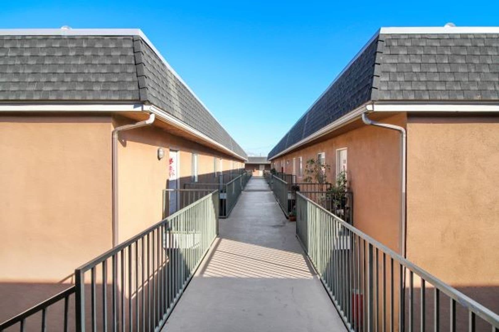 Villa Marseilles Apartments 40 of 42