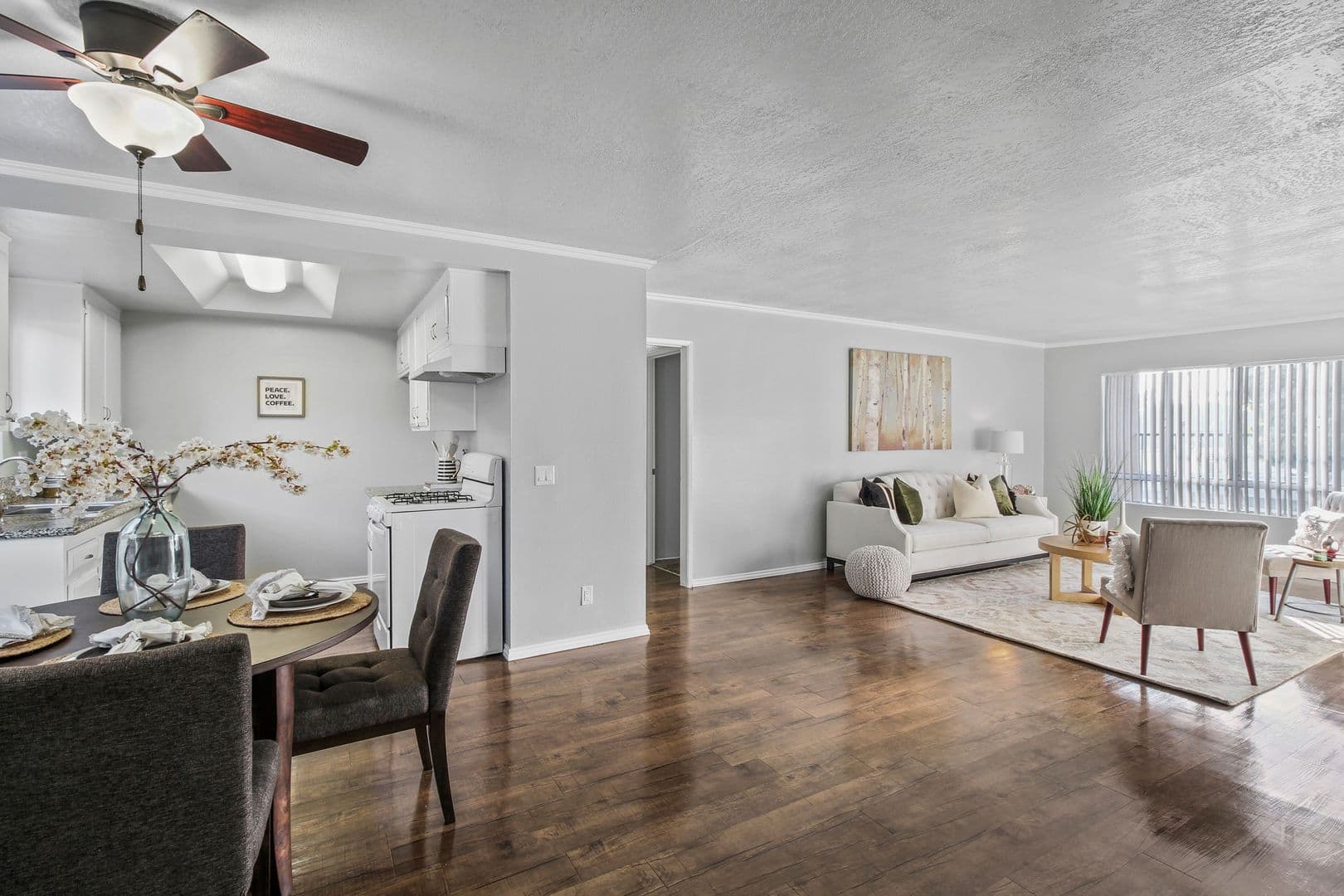 Villa Marseilles Apartments 21 of 43