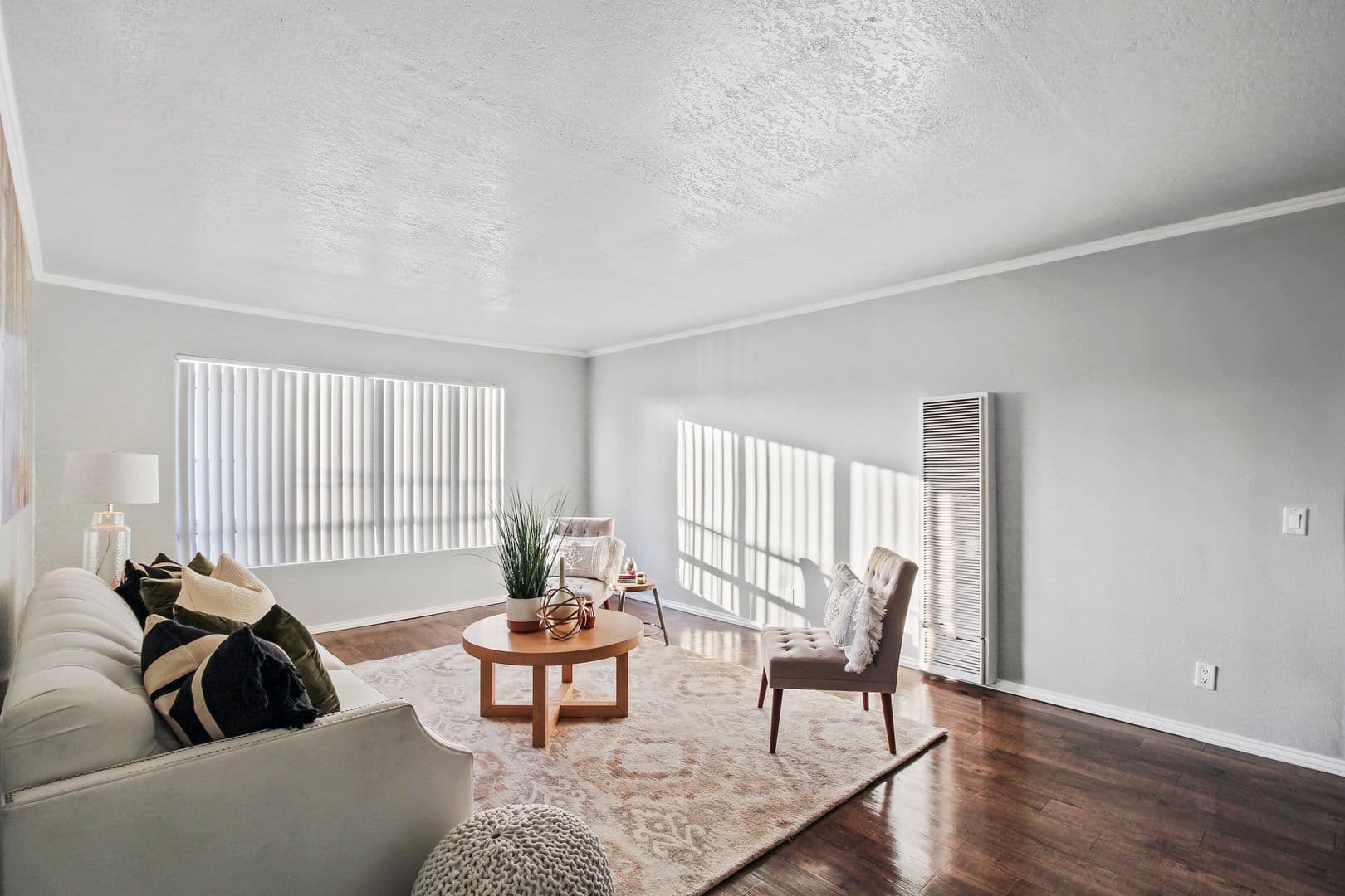 Villa Marseilles Apartments 6 of 42