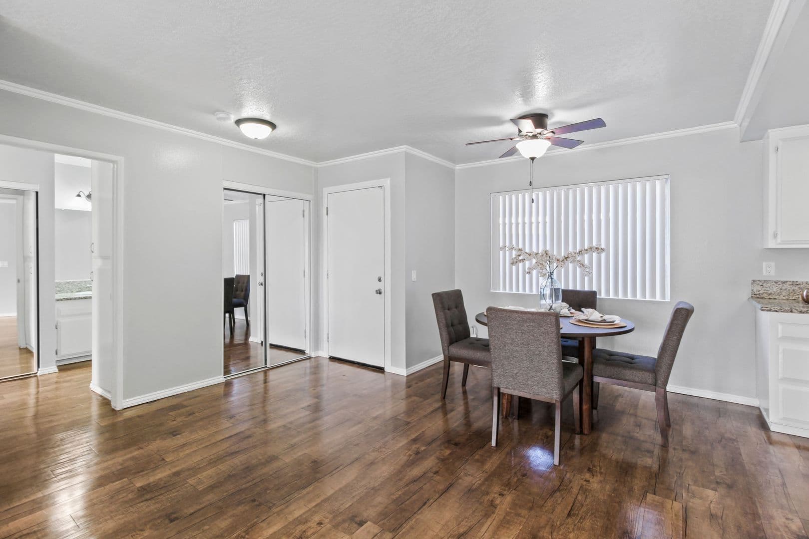 Villa Marseilles Apartments 23 of 43