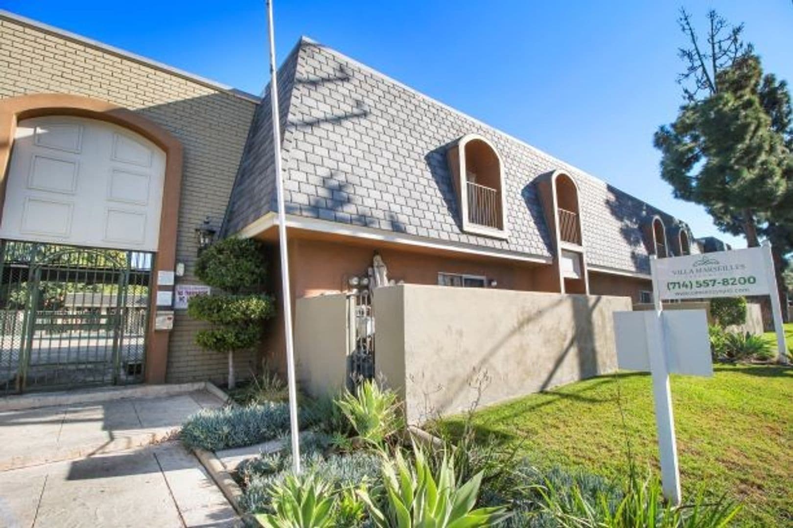 Villa Marseilles Apartments 37 of 43