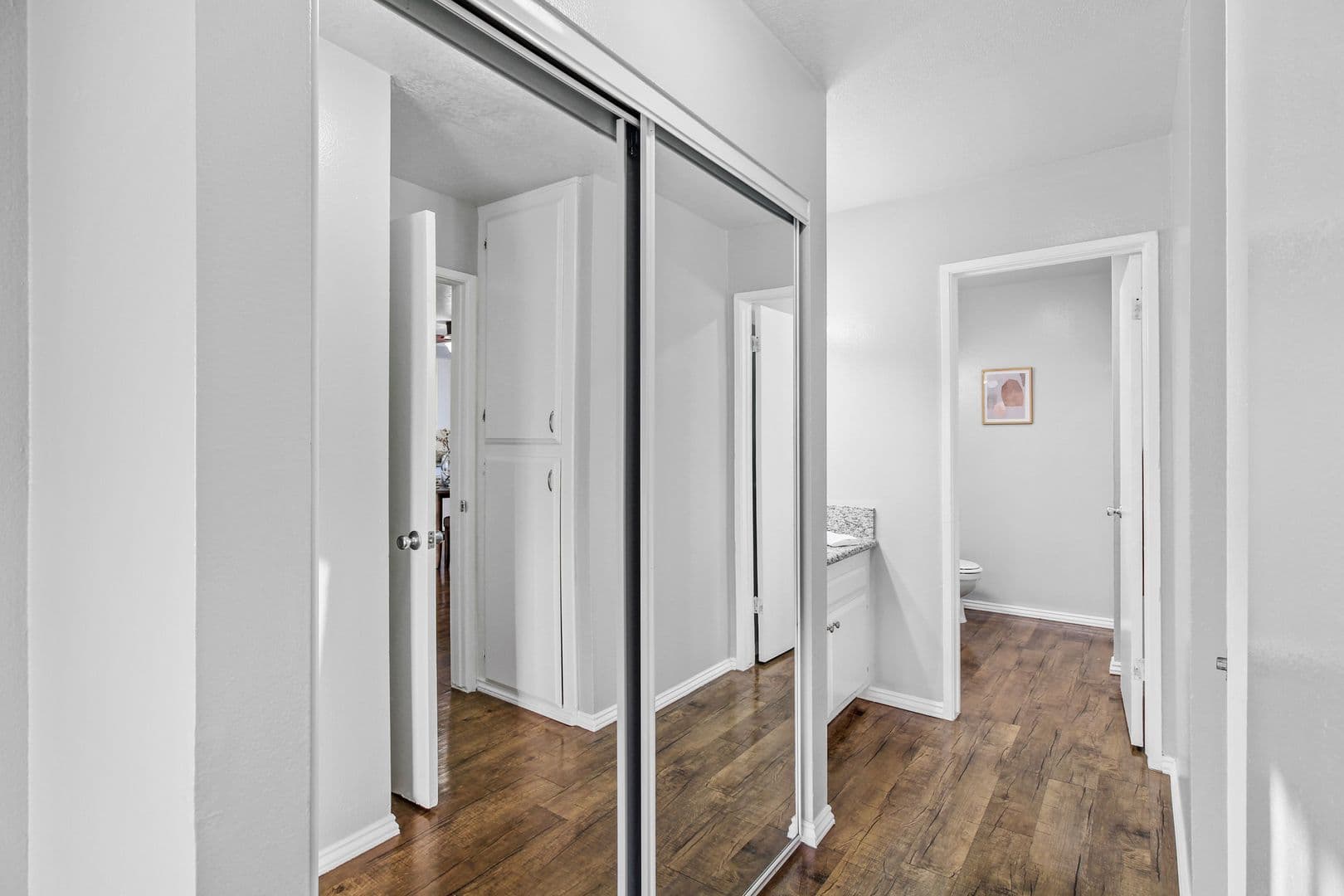Villa Marseilles Apartments 18 of 43