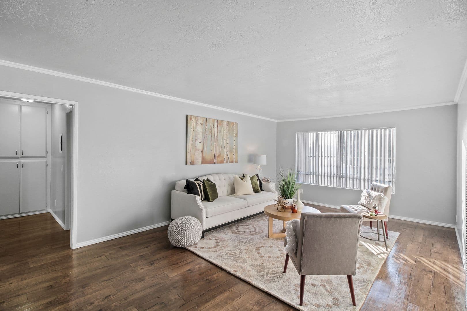 Villa Marseilles Apartments 11 of 40