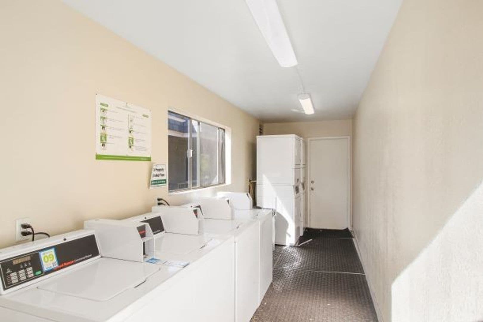 Villa Marseilles Apartments 38 of 43