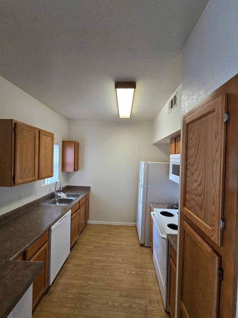 Russell Rd W 9620 #1122 11 of 25
