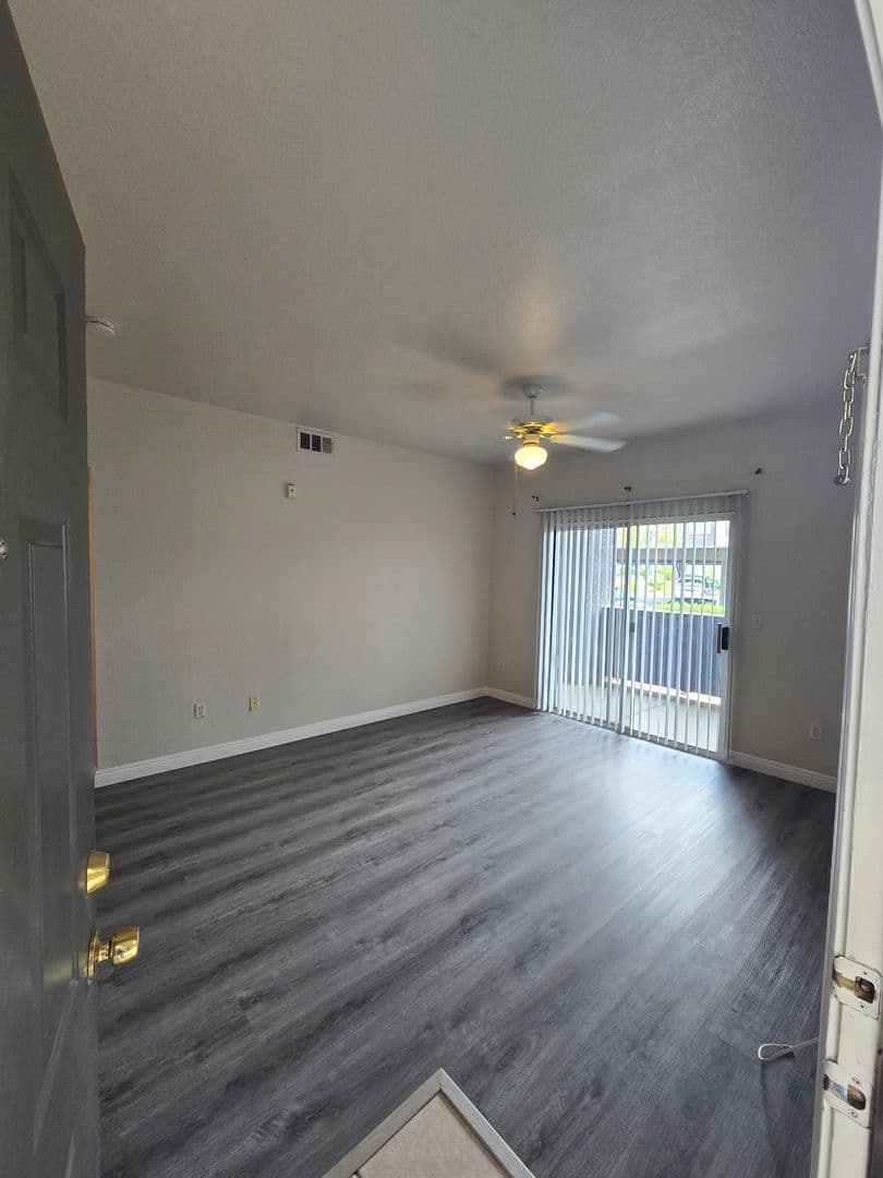 Russell Rd W 9620 #1122 5 of 25