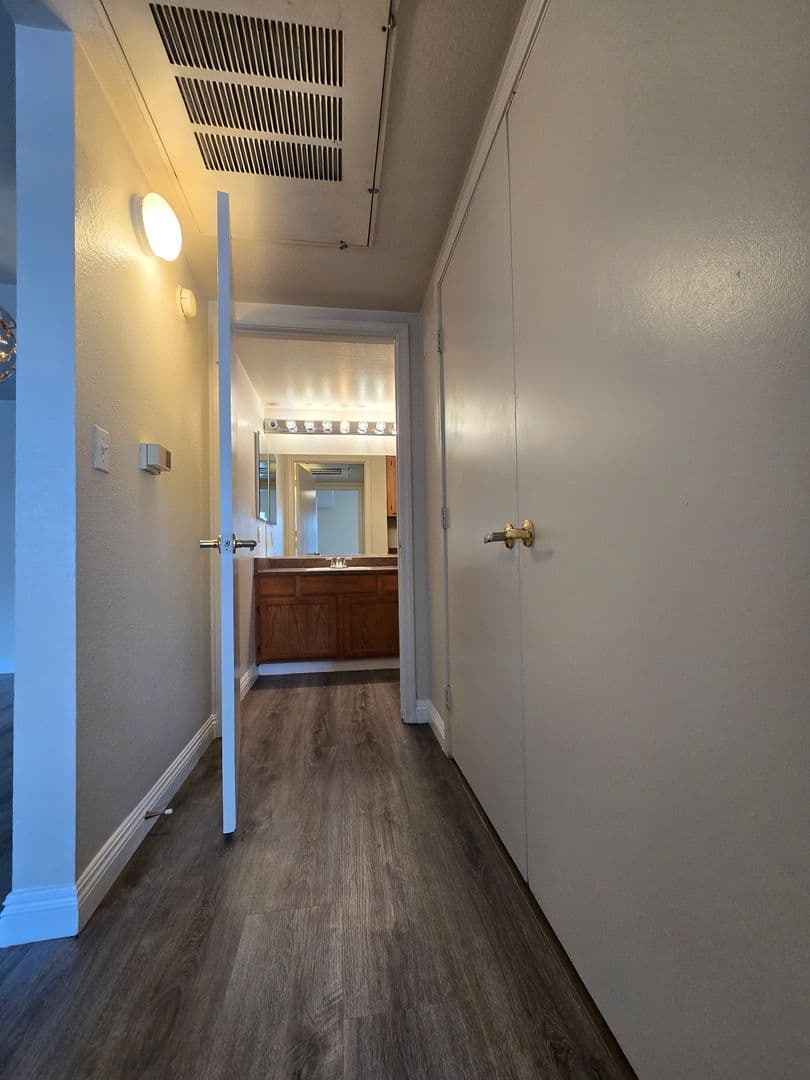 Russell Rd W 9620 #1122 16 of 25