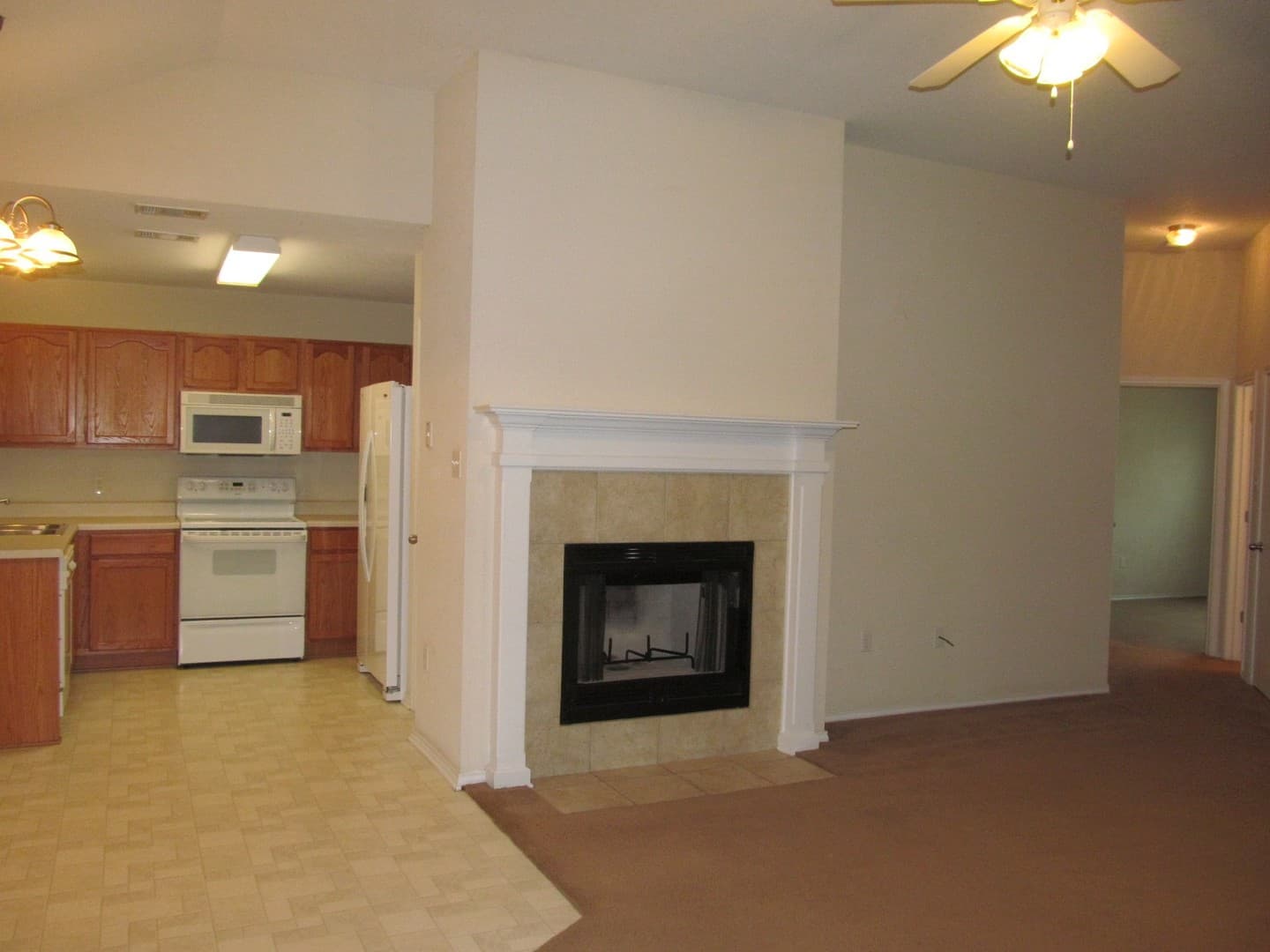 7708 Hawthorn, Temple 4 of 17