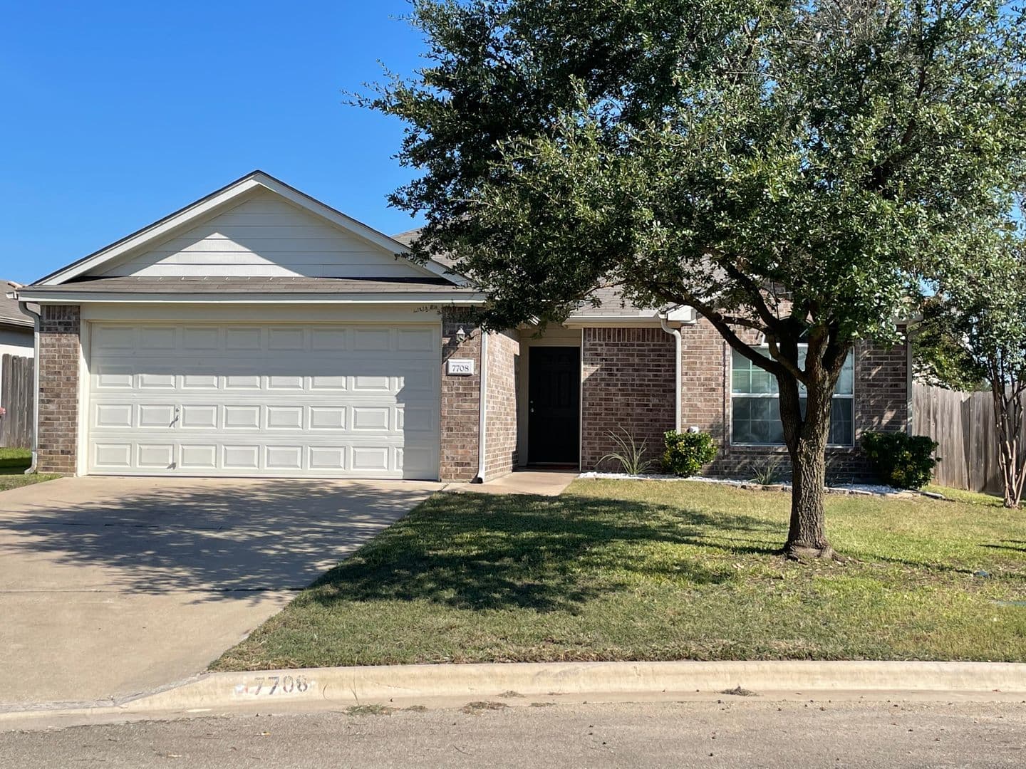 7708 Hawthorn, Temple 1 of 17