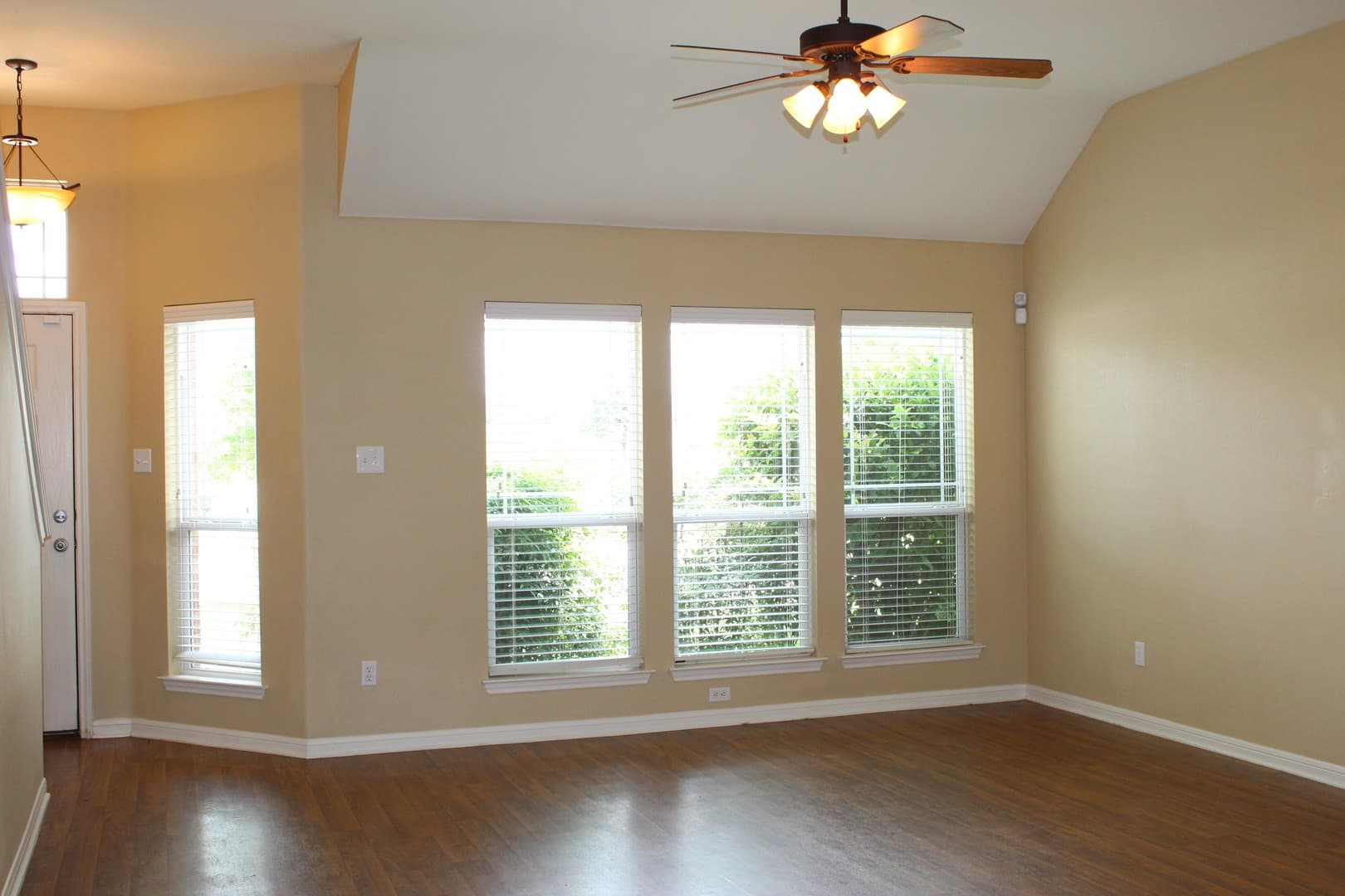 7707 Bridgepointe Dr 2 of 24