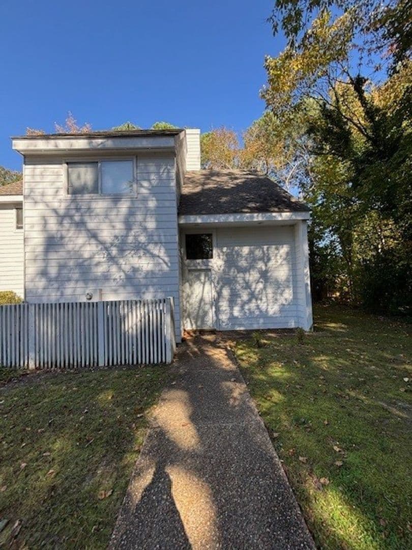 124 Governor Berkeley Rd. 1 of 10
