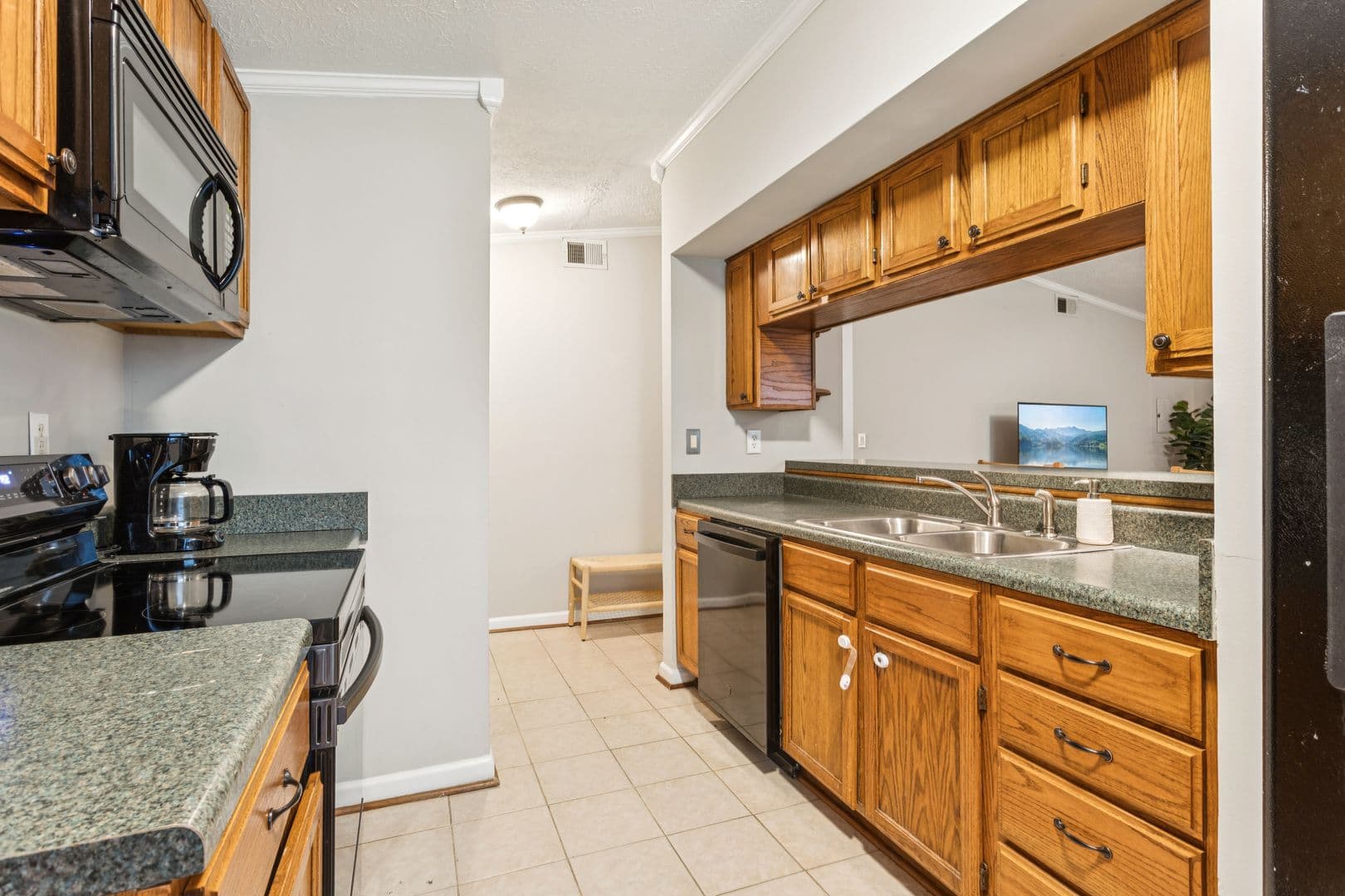 501 Ashwood Drive 23 of 52