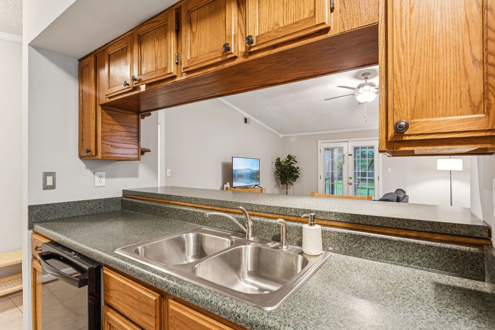 501 Ashwood Drive 25 of 52