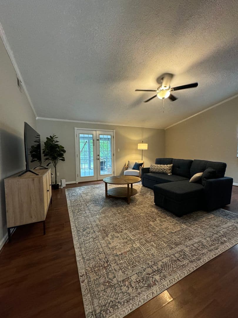 501 Ashwood Drive 5 of 52