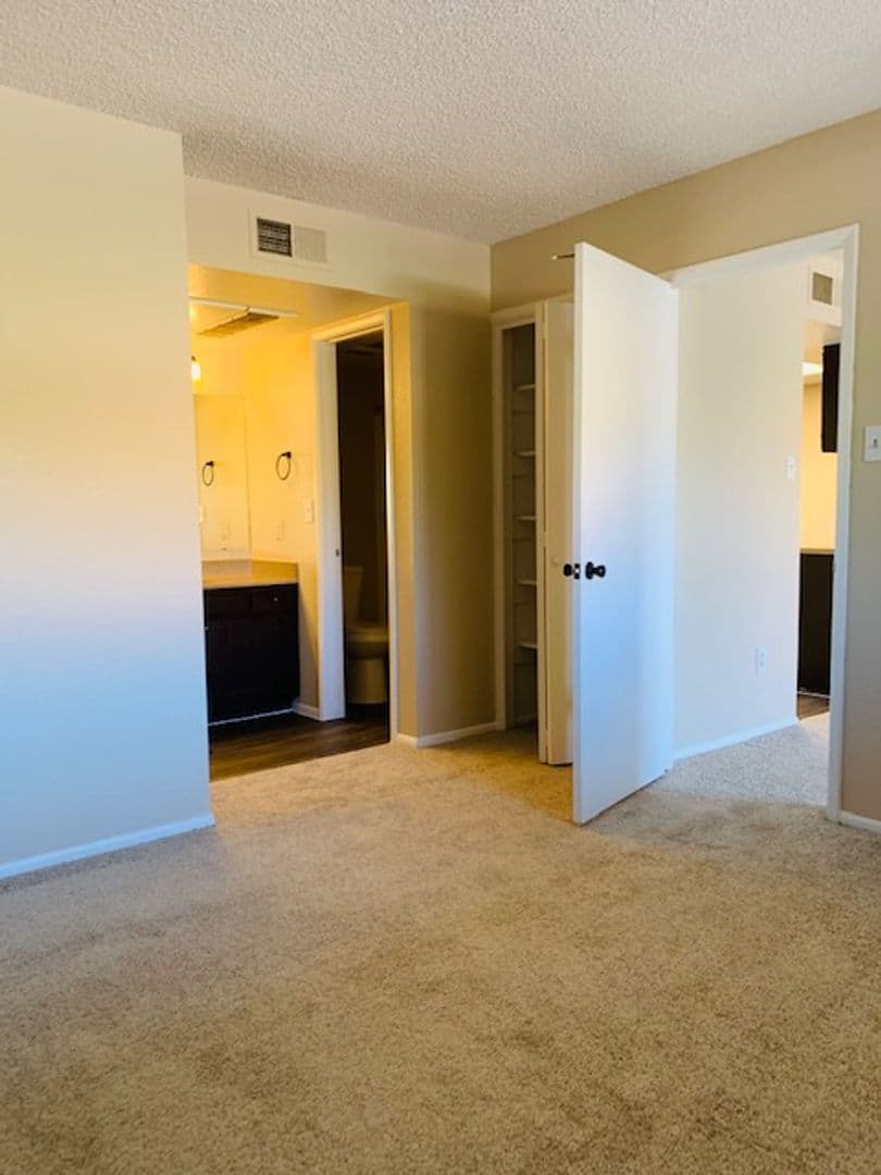 Desert Springs Apartments 26 of 47
