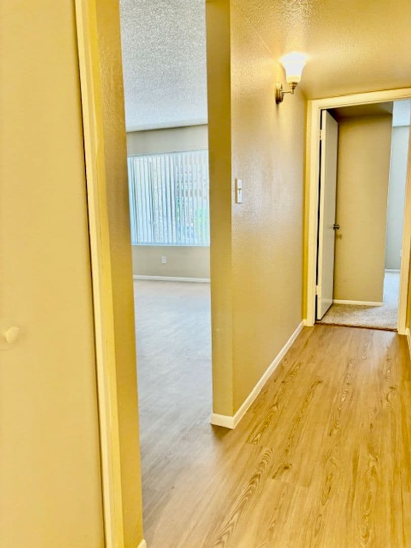 Desert Springs Apartments 33 of 61
