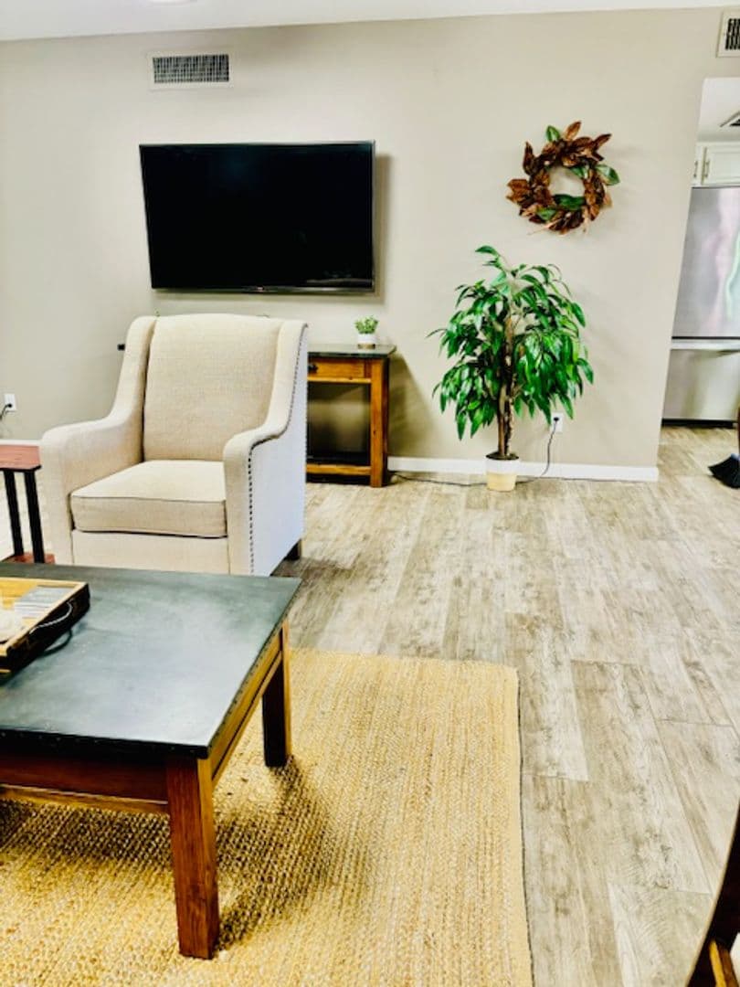 Desert Springs Apartments 31 of 38