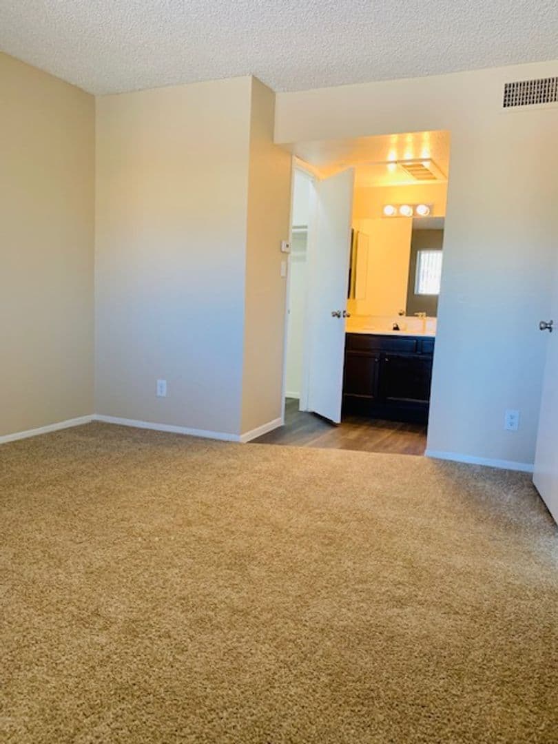 Desert Springs Apartments 7 of 32