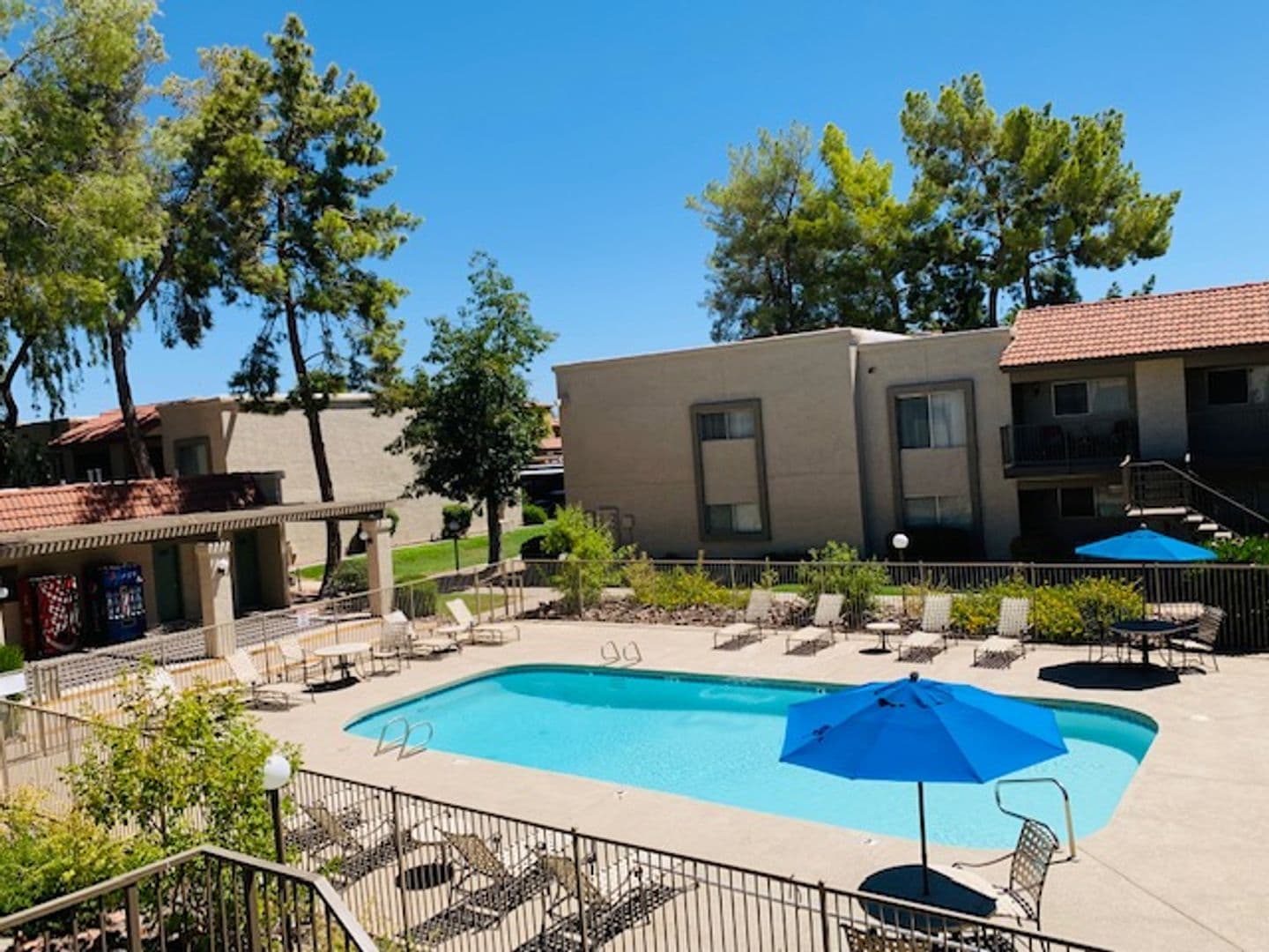 Desert Springs Apartments 2 of 44