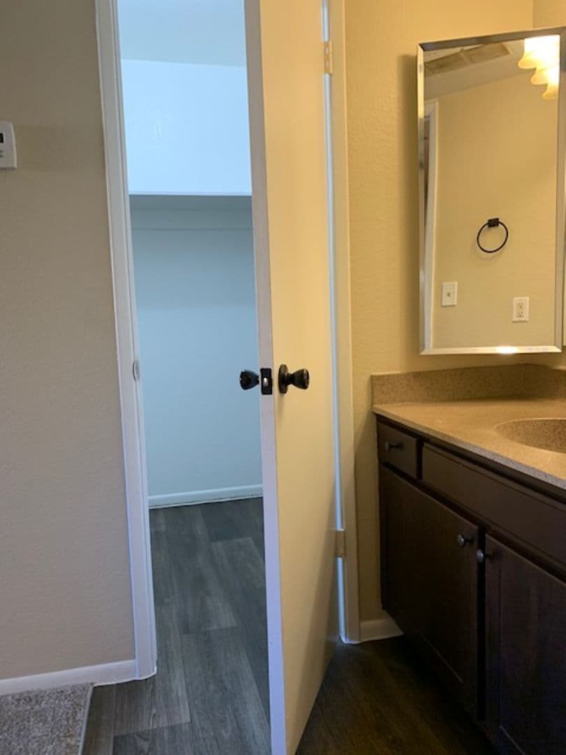 Desert Springs Apartments 27 of 47