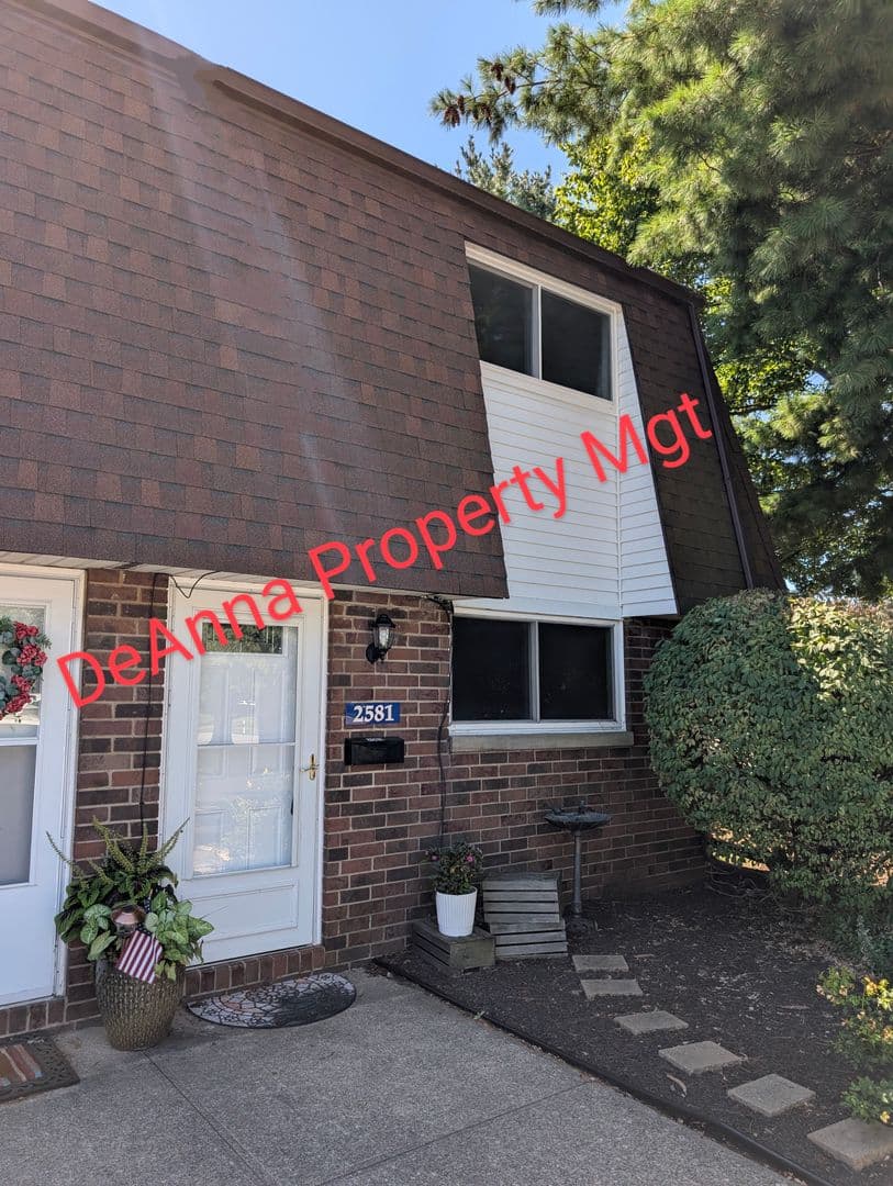 2581 Shakespeare Ln 1 of 8