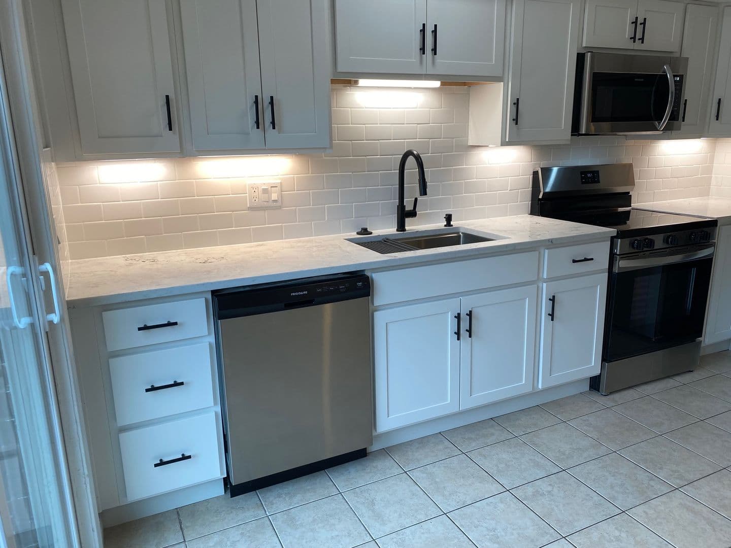2581 Shakespeare Ln 3 of 9