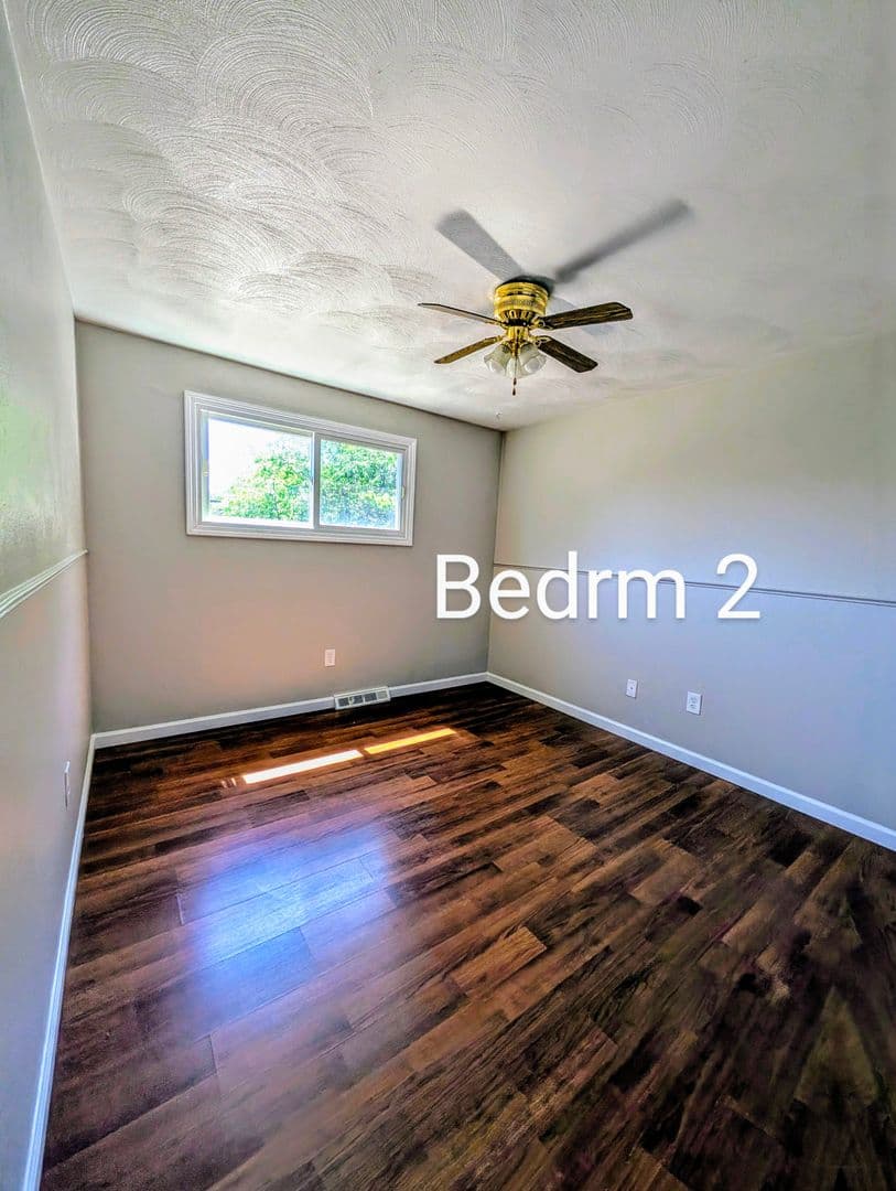 2581 Shakespeare Ln 6 of 9