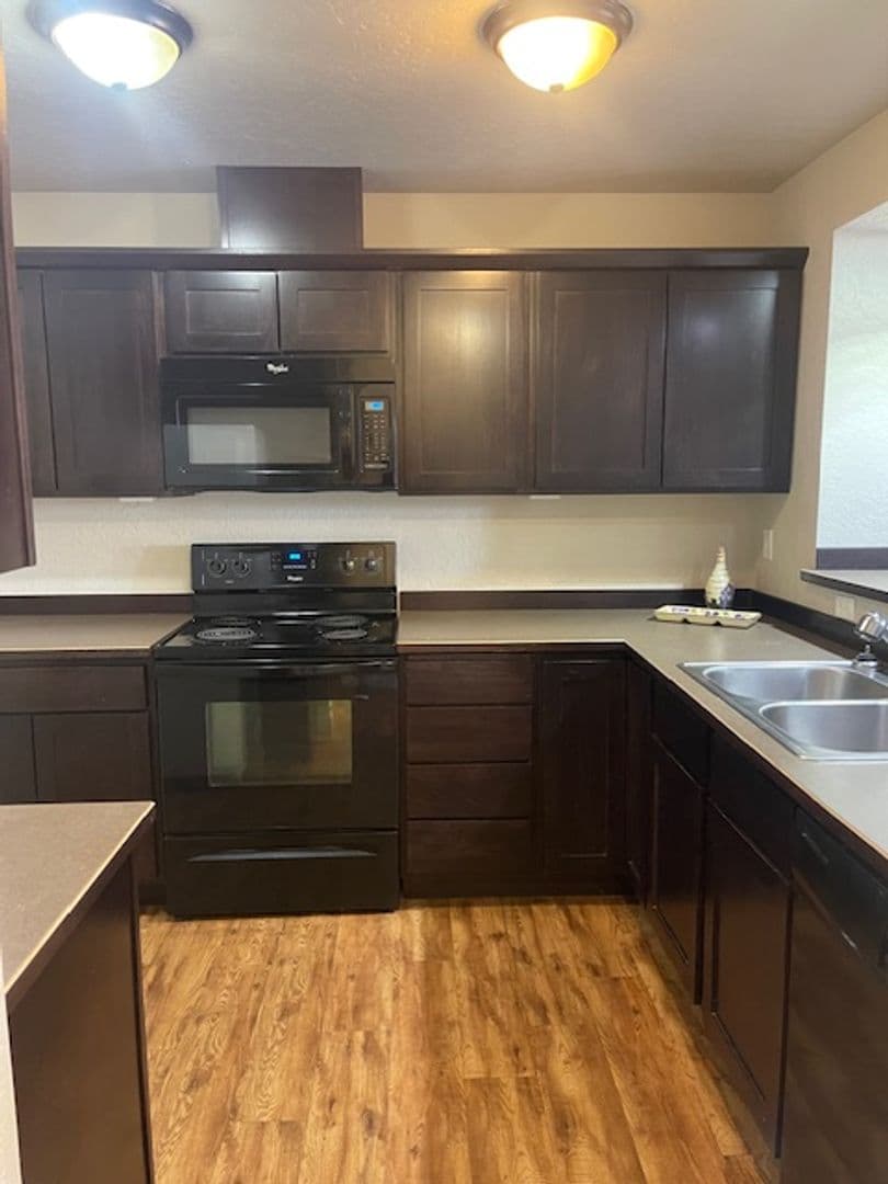 Townhomes Cheney LLC 5 of 20