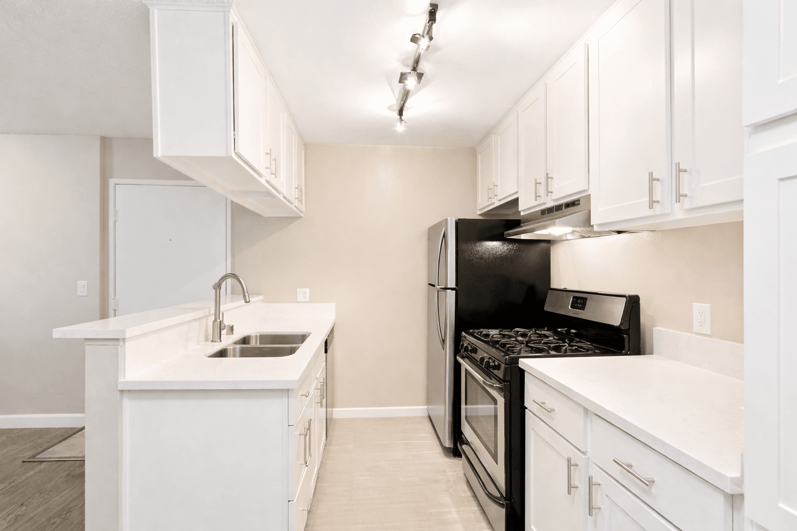 514 S Catalina Street - Tremont Apartments 3 of 3