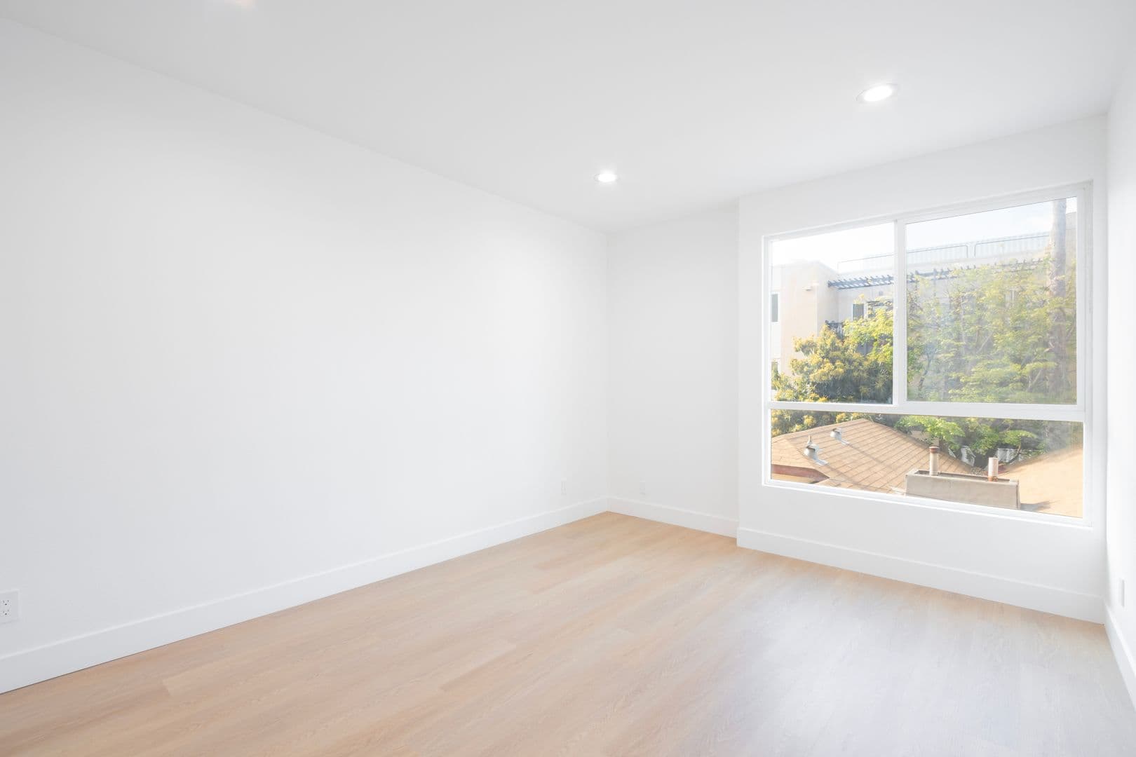 1616 N Serrano Ave. 10 of 11