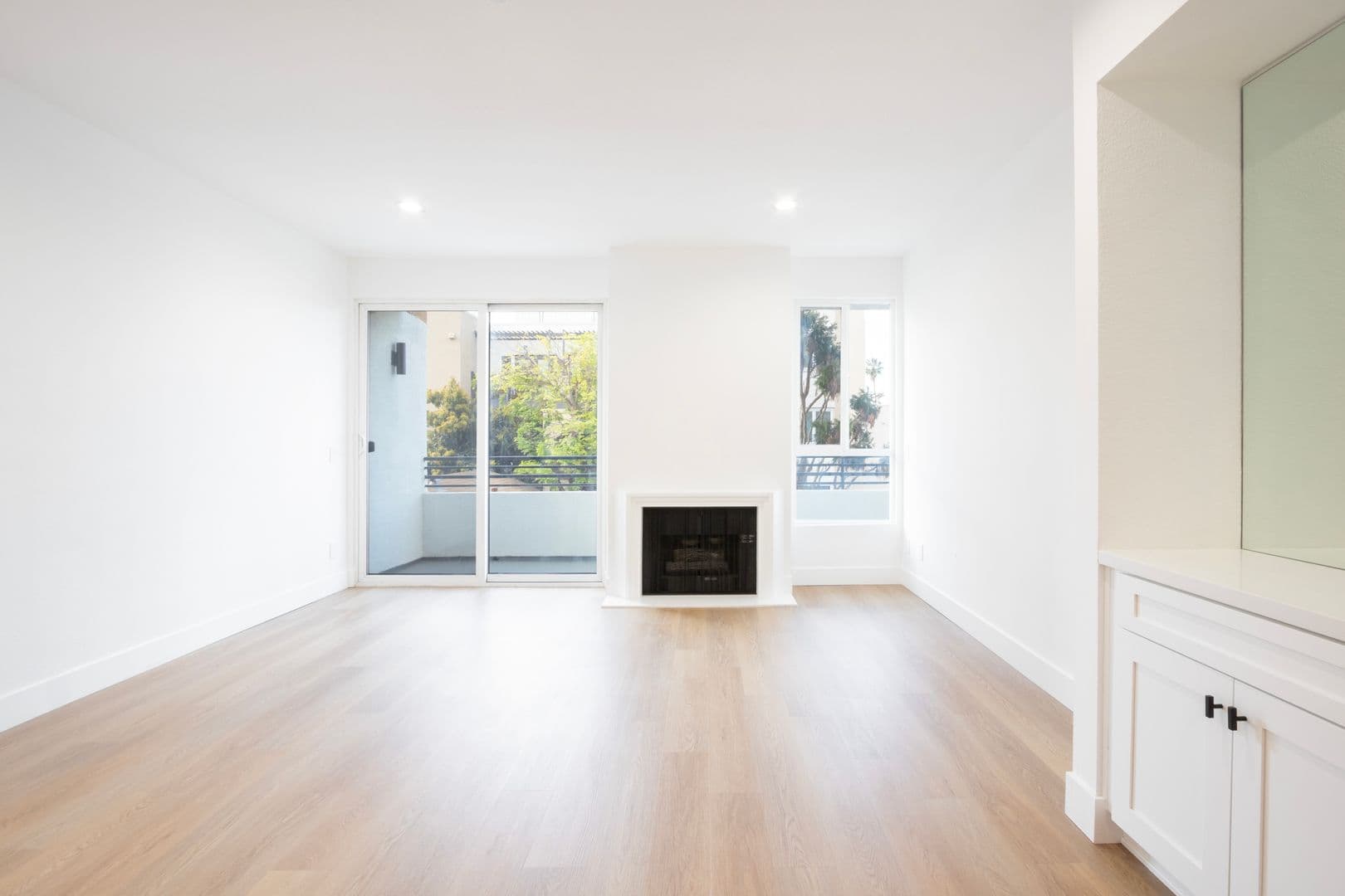 1616 N Serrano Ave. 3 of 11