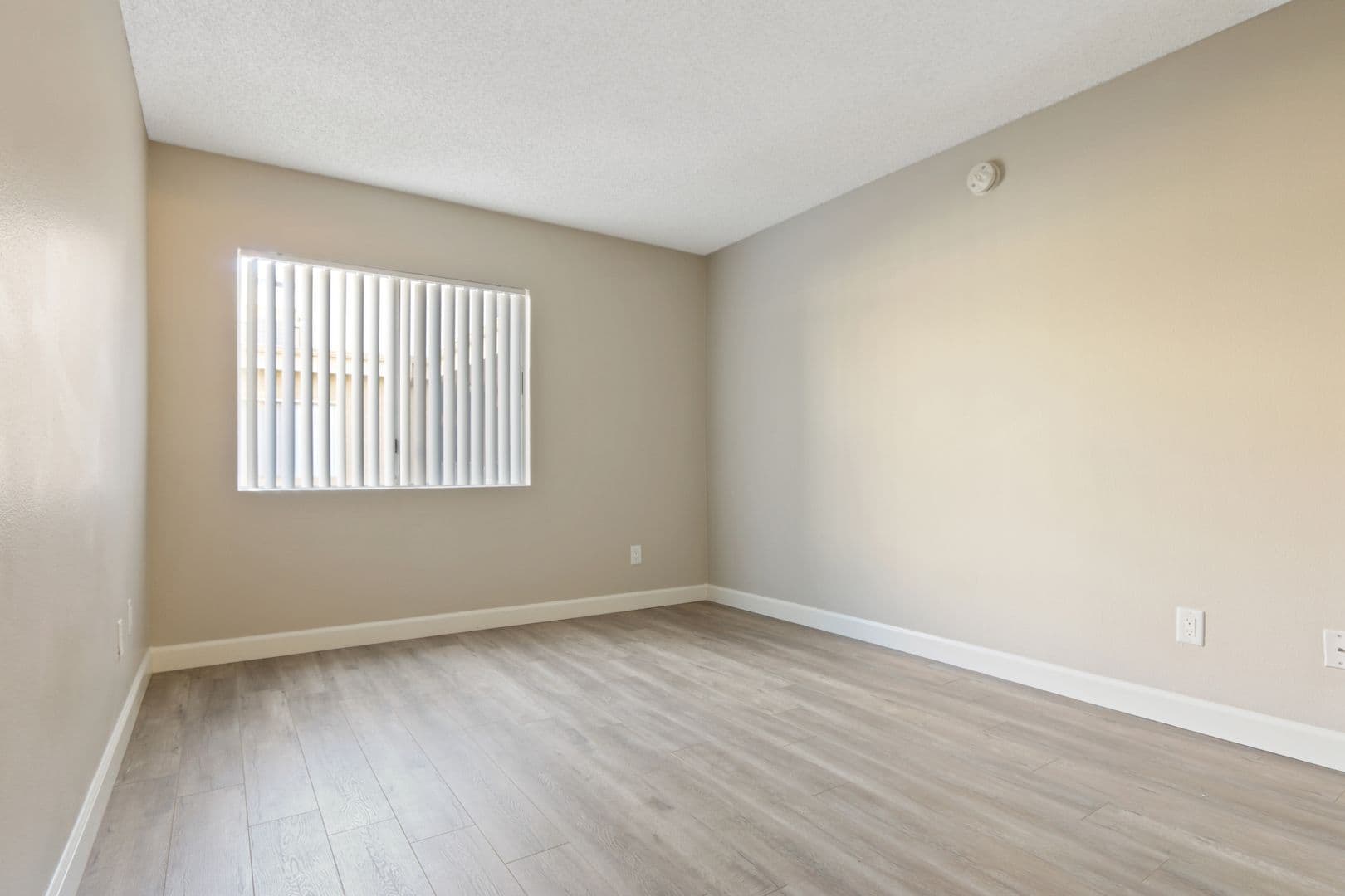 514 S Catalina Street - Tremont Apartments 7 of 10