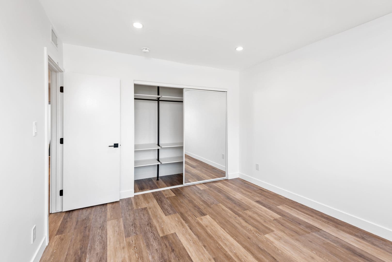 1563 Gordon Street 9 of 17