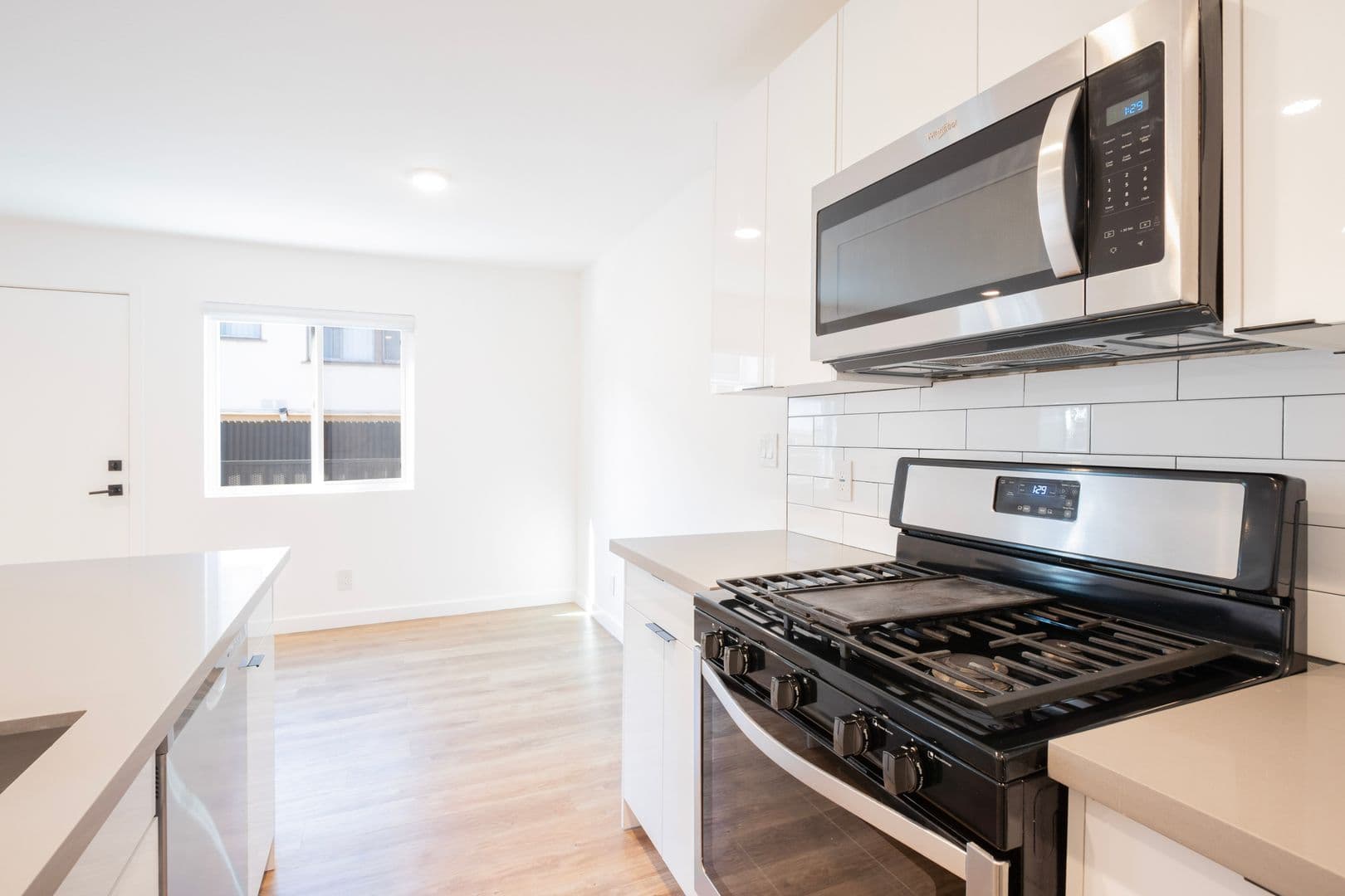 5847 Willoughby Avenue 12 of 18