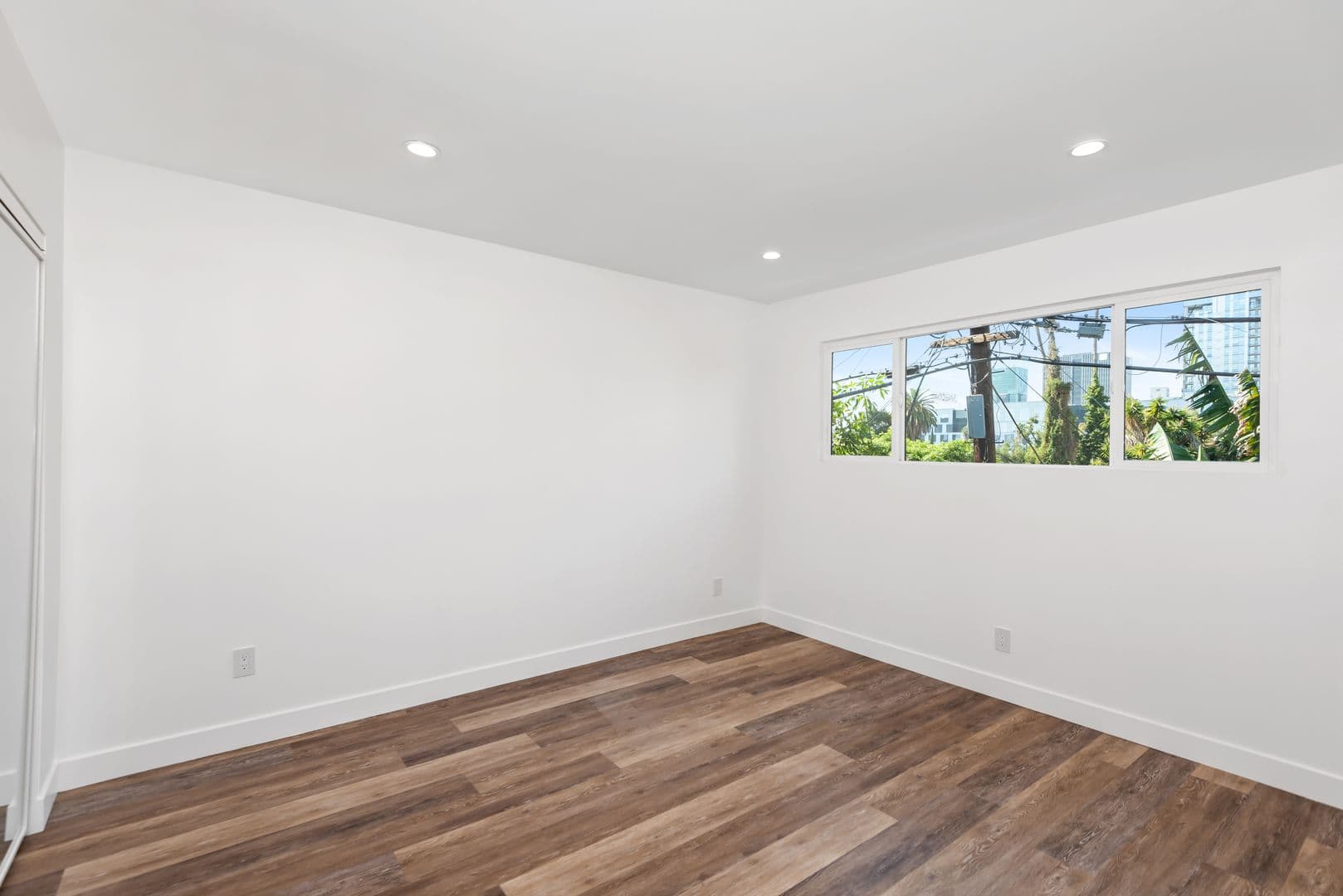 1563 Gordon Street 5 of 17
