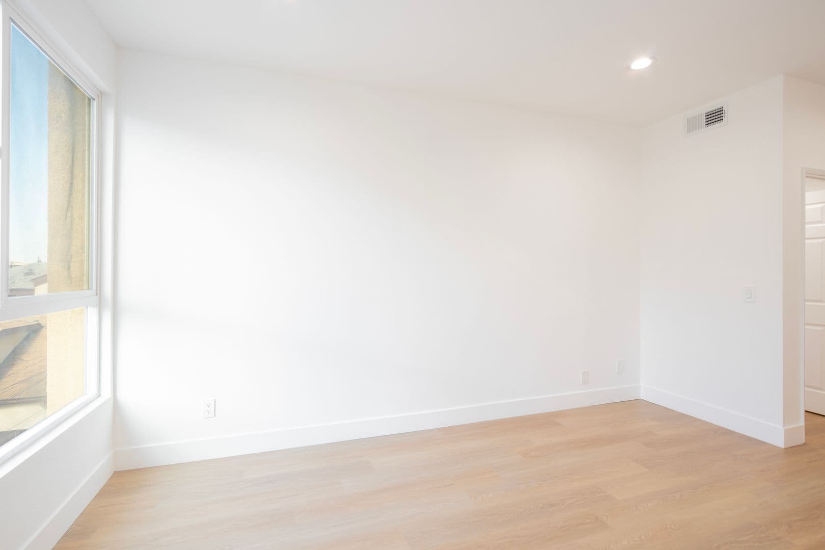 1616 N Serrano Ave. 8 of 11