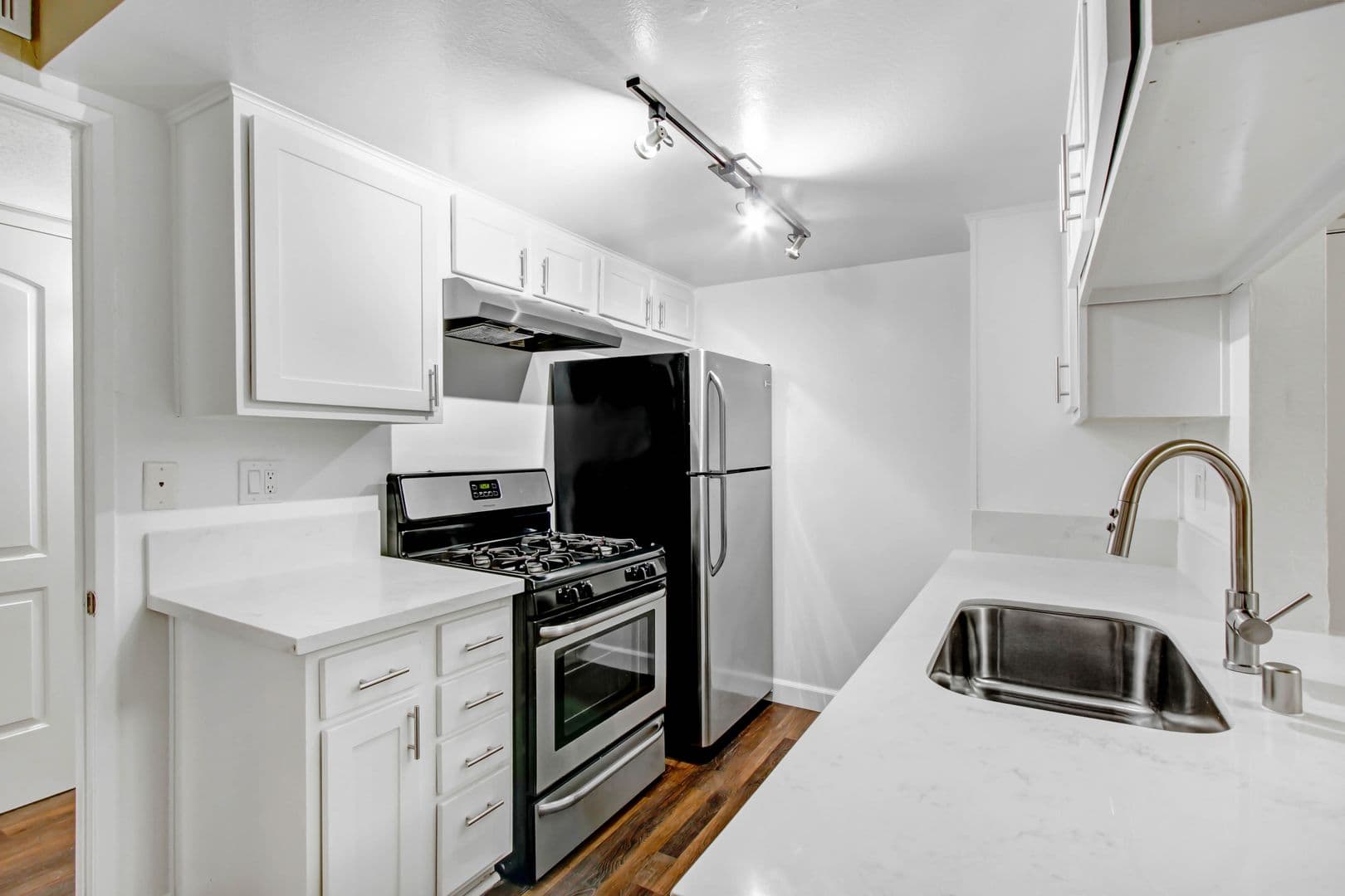 514 S Catalina Street - Tremont Apartments 3 of 10