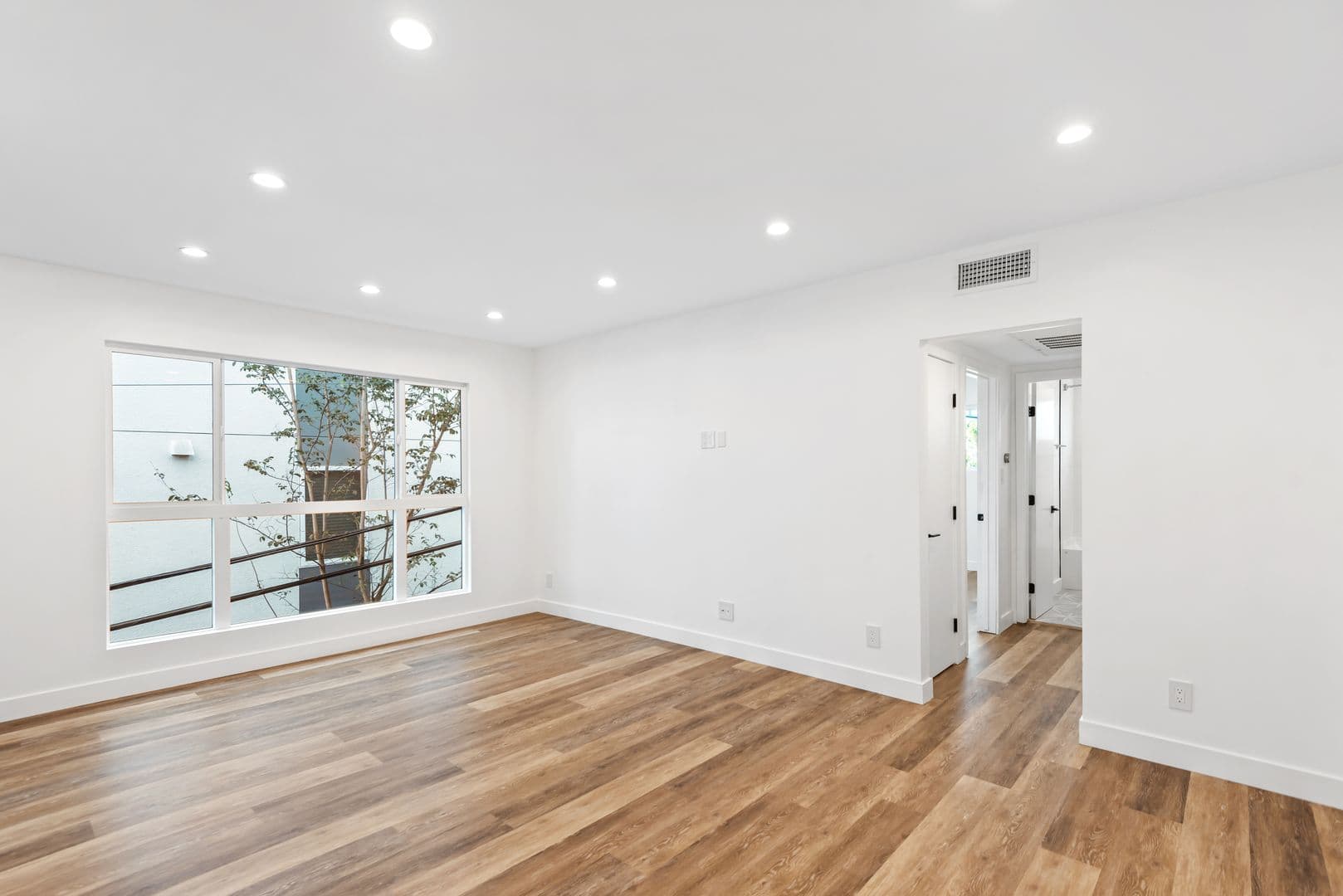 1563 Gordon Street 3 of 17