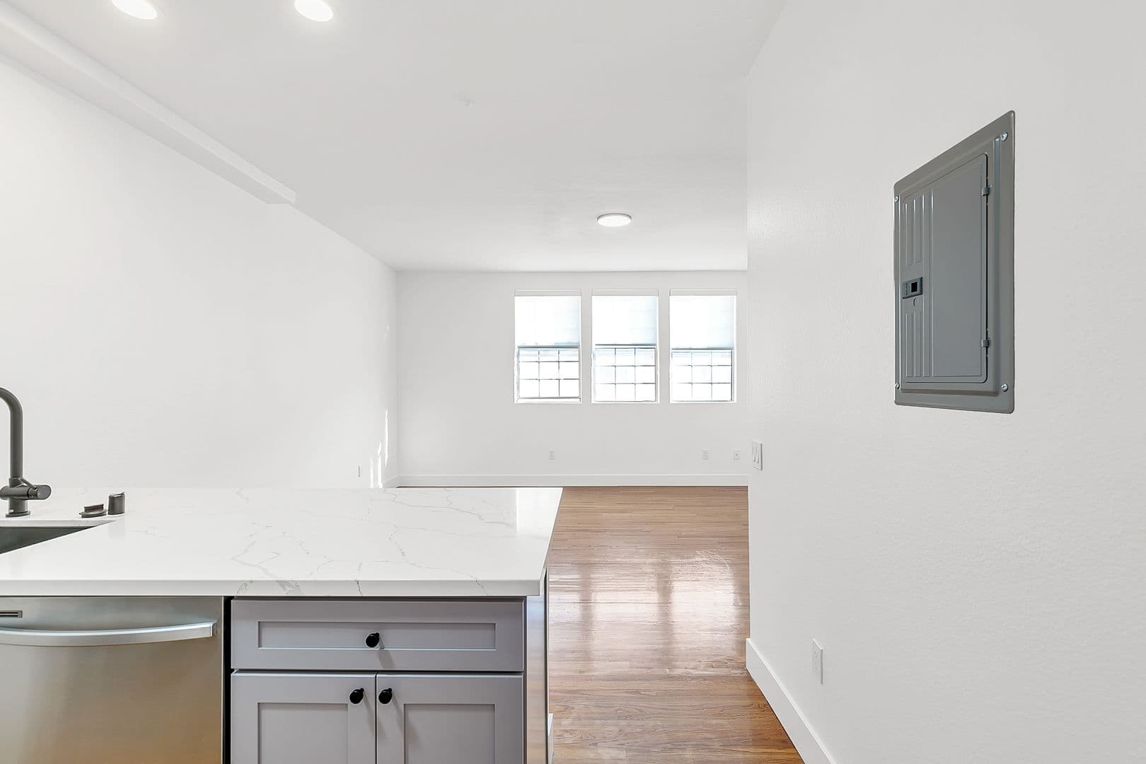 1827 Wilcox Ave 11 of 22